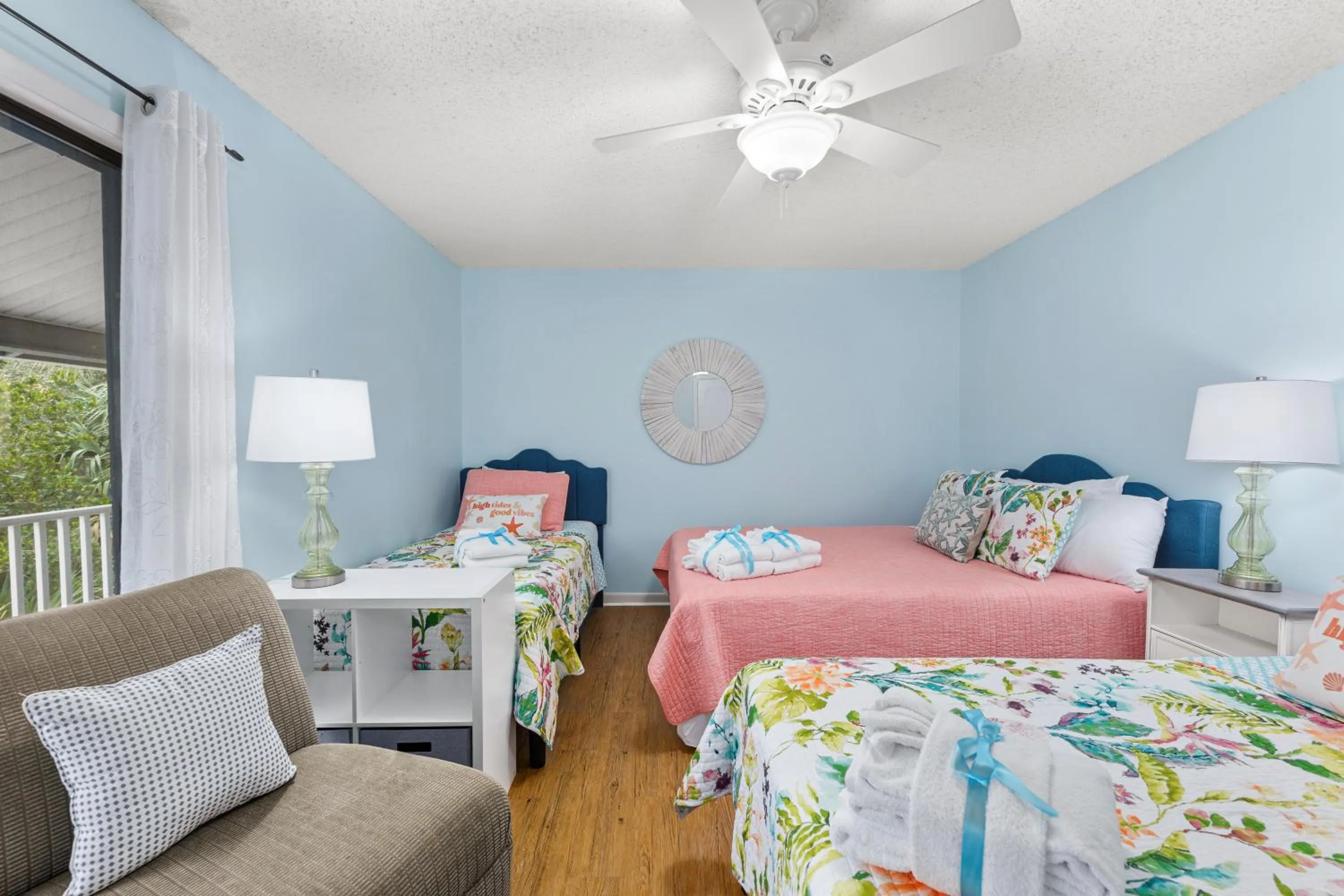 Bed in Short Walk to The Beach! Community Pool! Sleeps 6!
