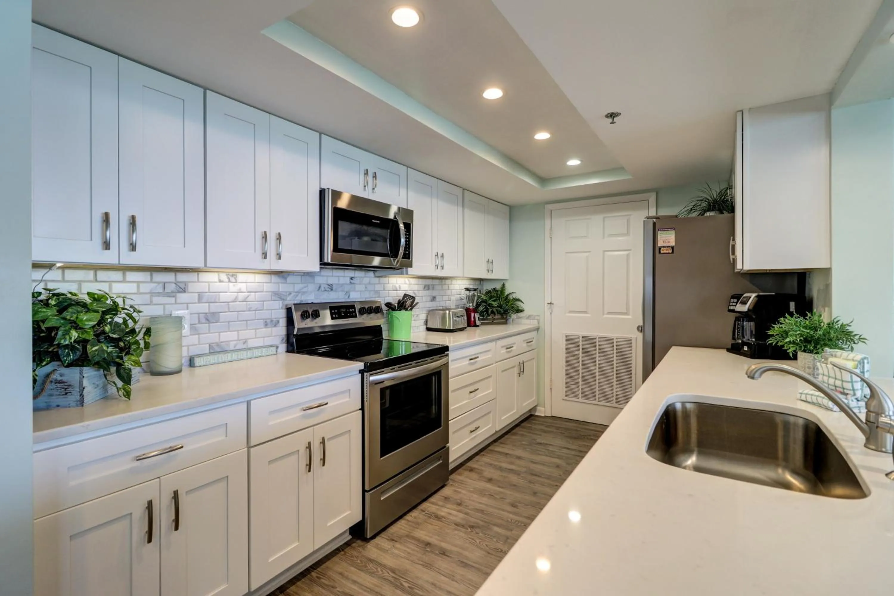 Kitchen or kitchenette in The Perfect Escape! Long Beach Resort-8th Floor-Gulf Front with AMAZING views