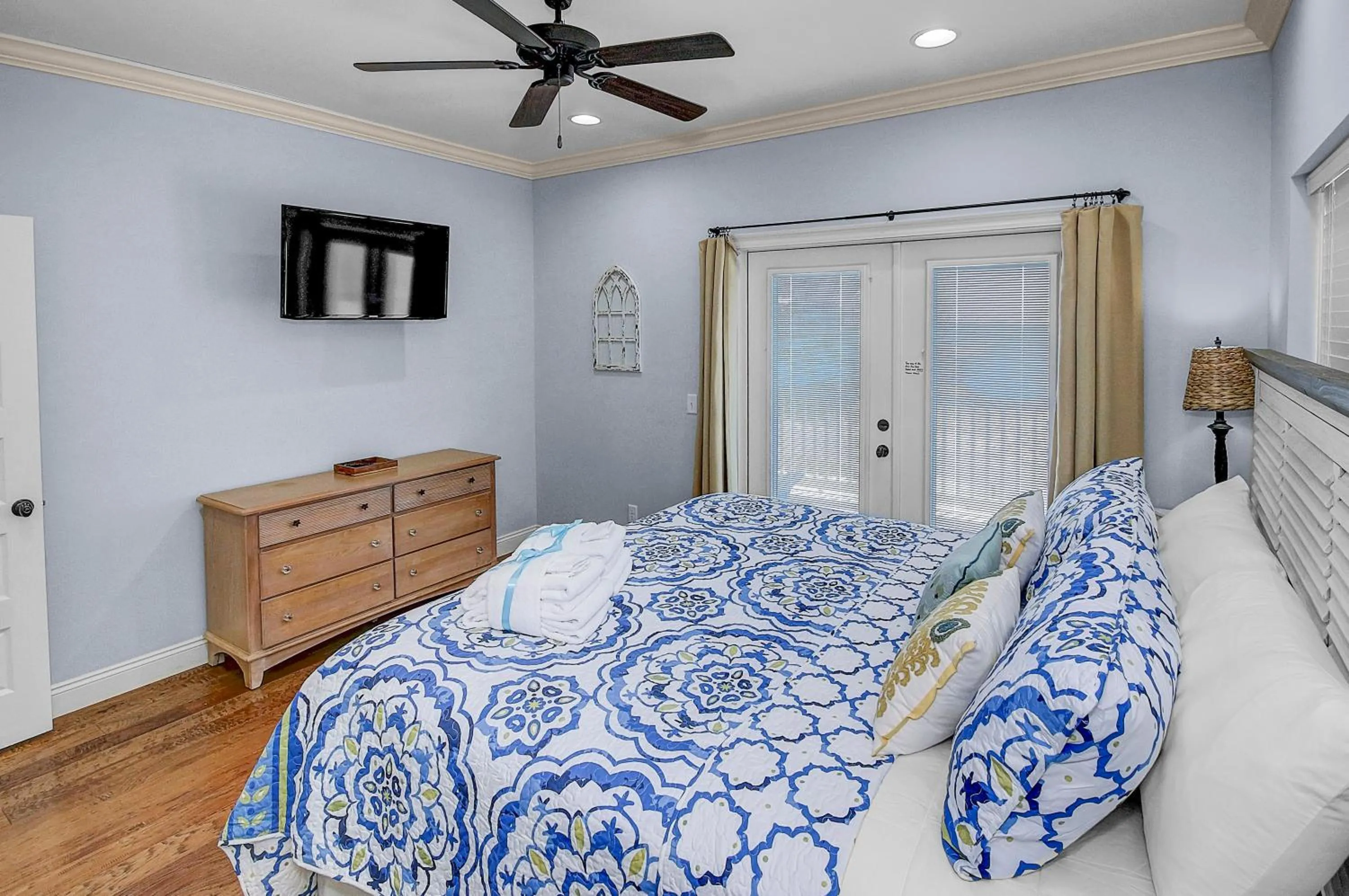 Bed in 5 Bed, 5 Bath Beach Home/Only a 3 Minute Walk To The Beach! SLEEPS 12