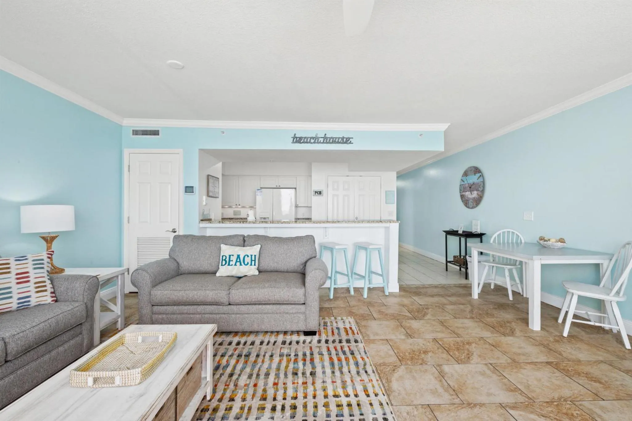 Photo of the whole room in Emerald Beach Resort by Blue Swell