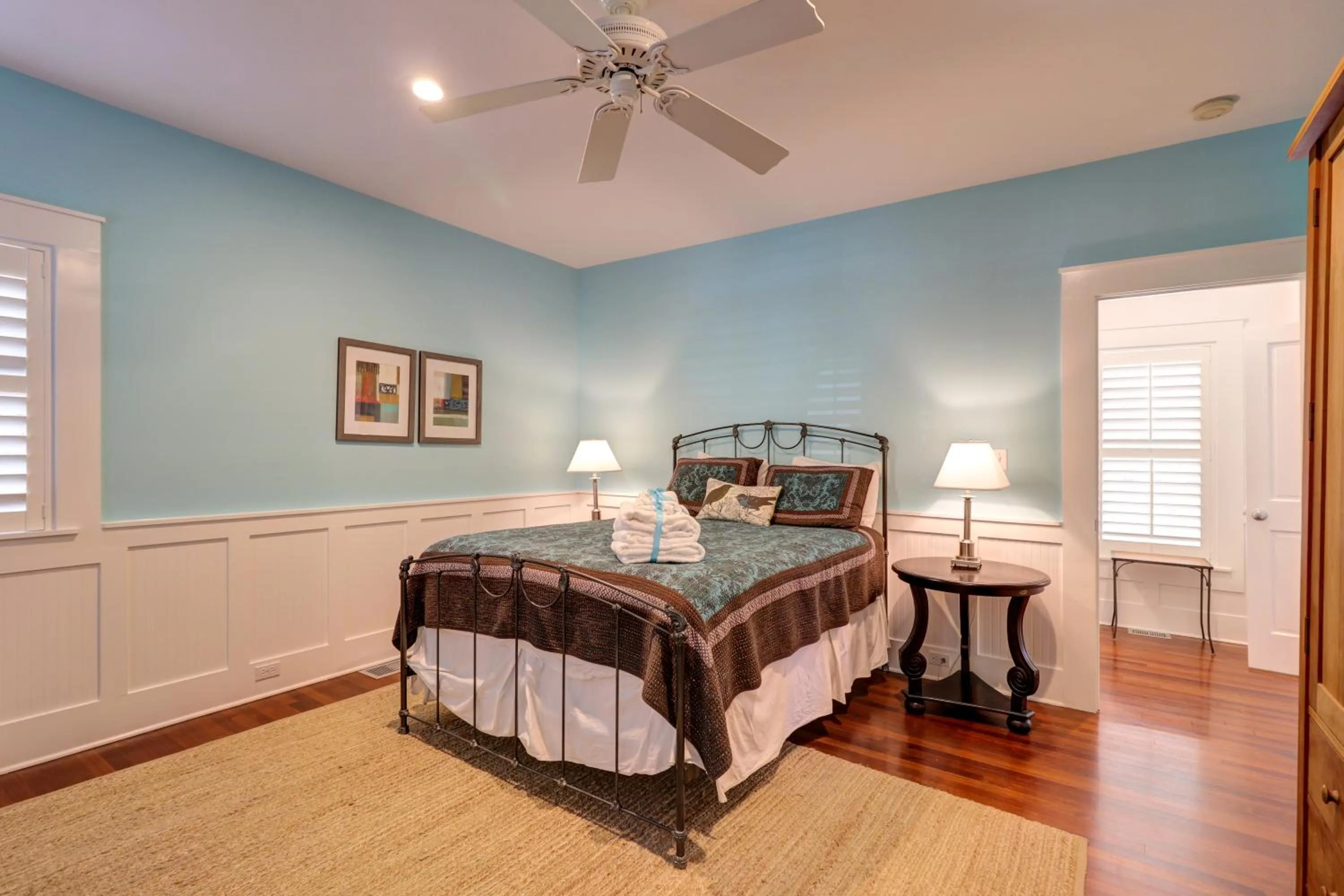 Bed in A Seaside Beauty! Book Now - Lot of Outdoor Living Space