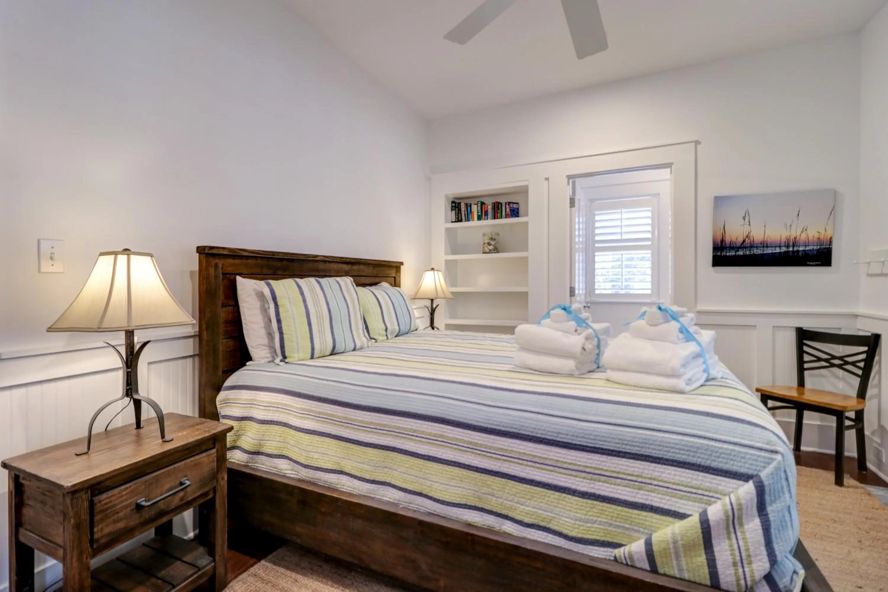 Bed in A Seaside Beauty! Book Now - Lot of Outdoor Living Space