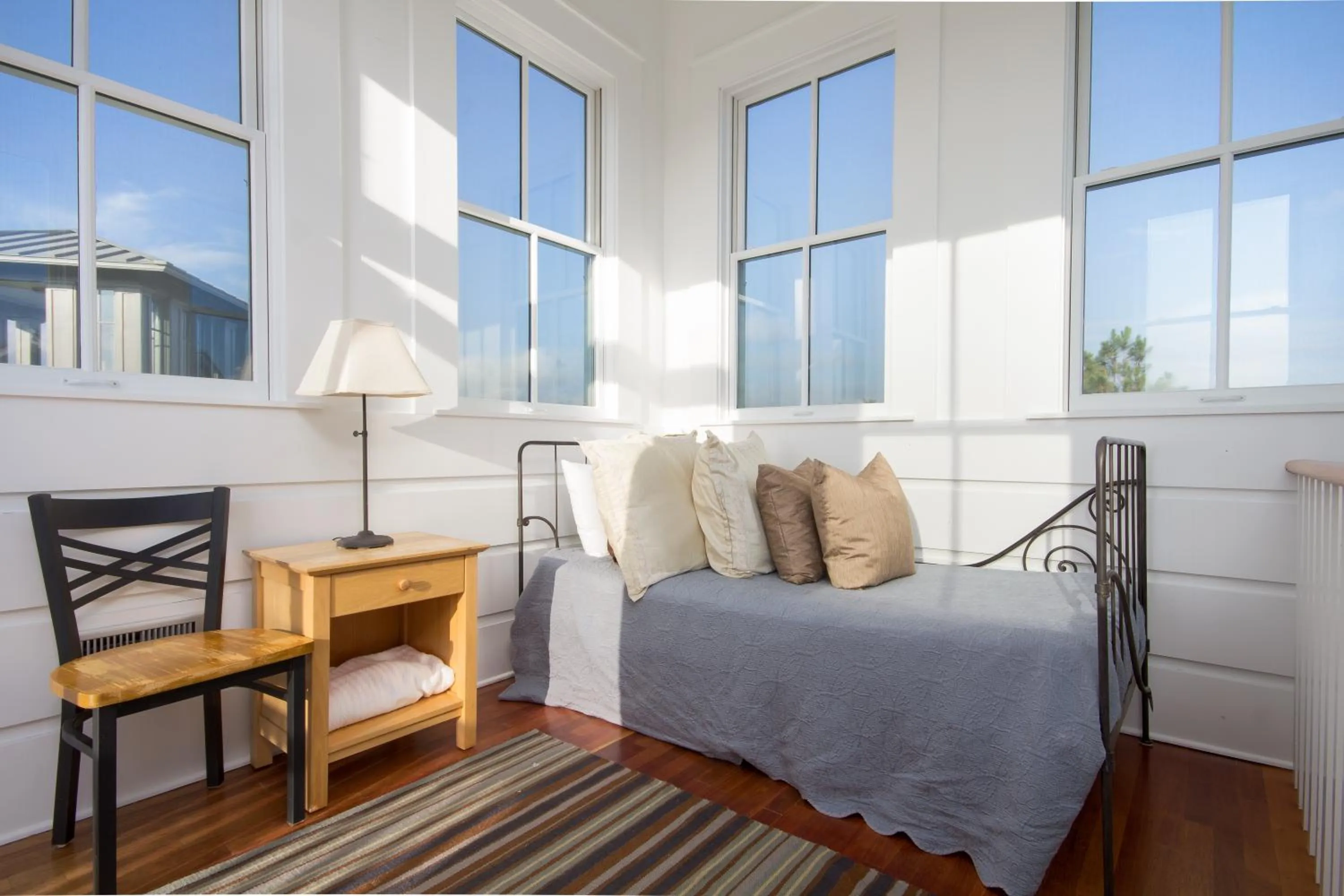 Other, Bed in A Seaside Beauty! Book Now - Lot of Outdoor Living Space