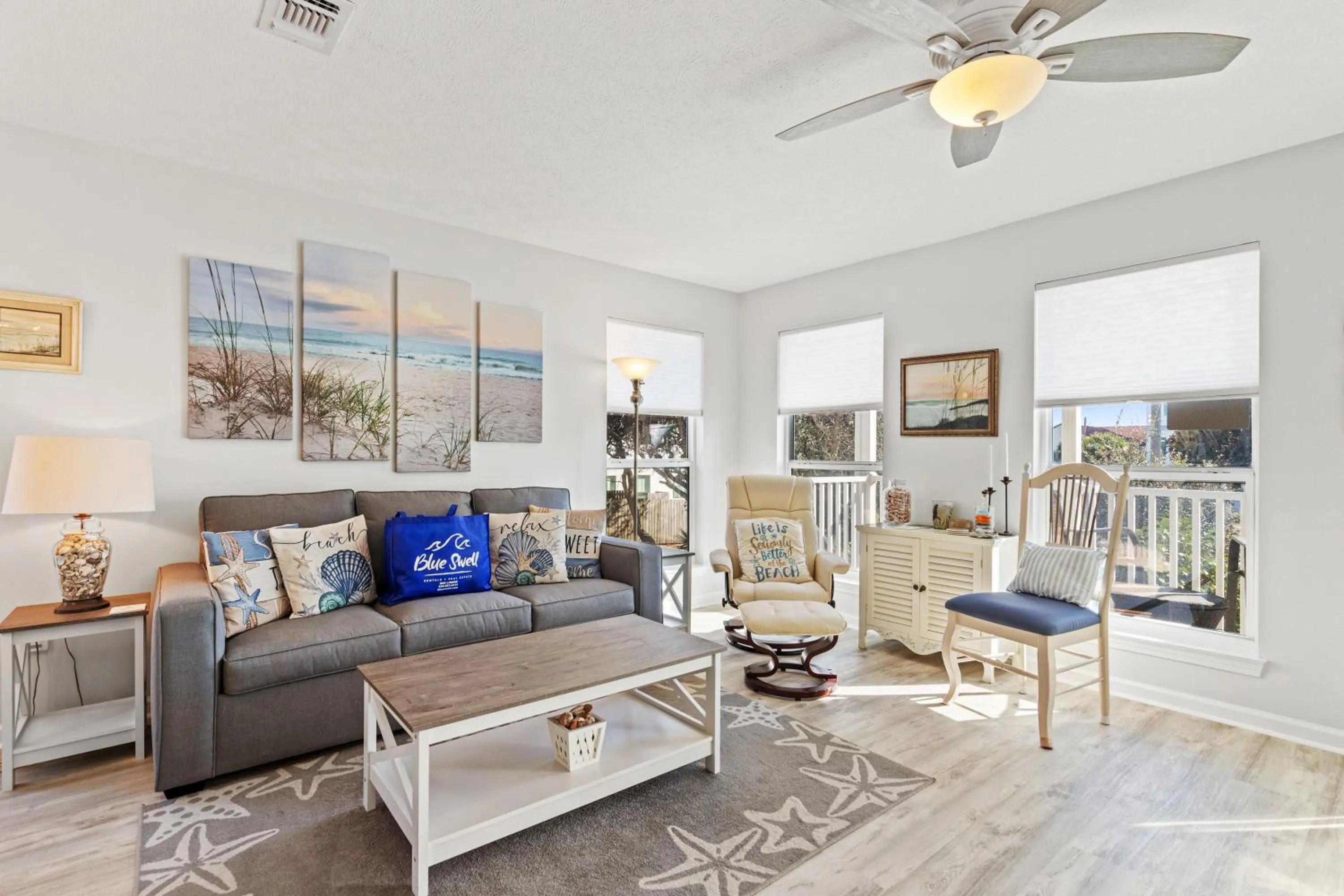 Living room in Vacation in This Gorgeous 2-Story Home! 3 BR 3 BA! Sleeps 8!