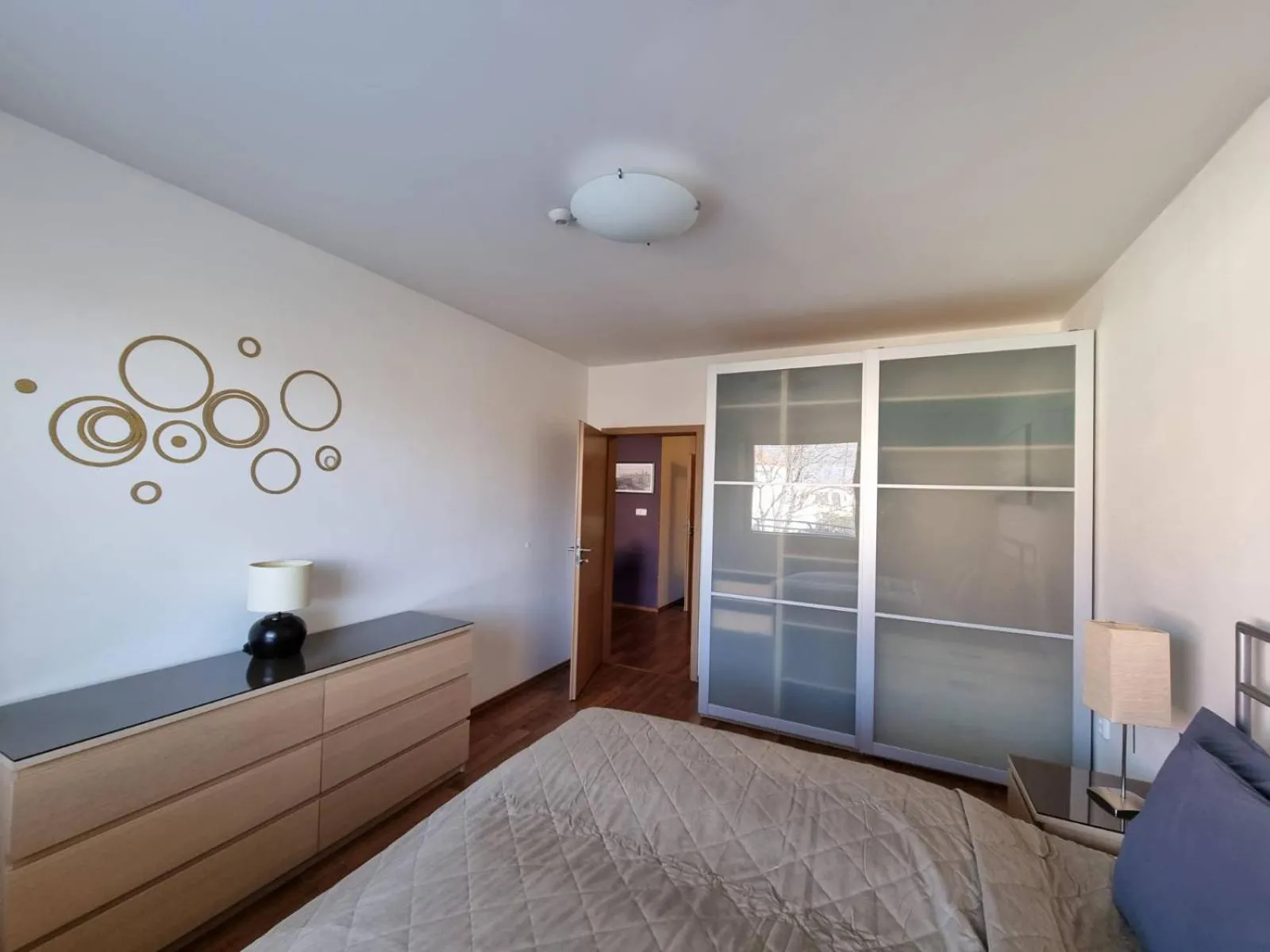 Bedroom, Bed in Central business apartment - FREE PARKING