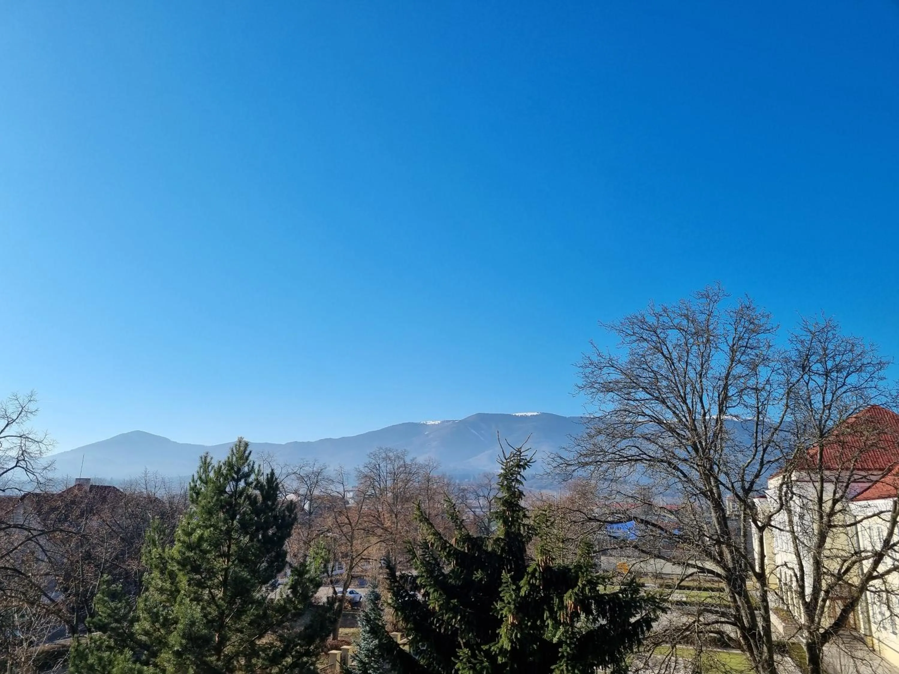 Mountain view in Central business apartment - FREE PARKING