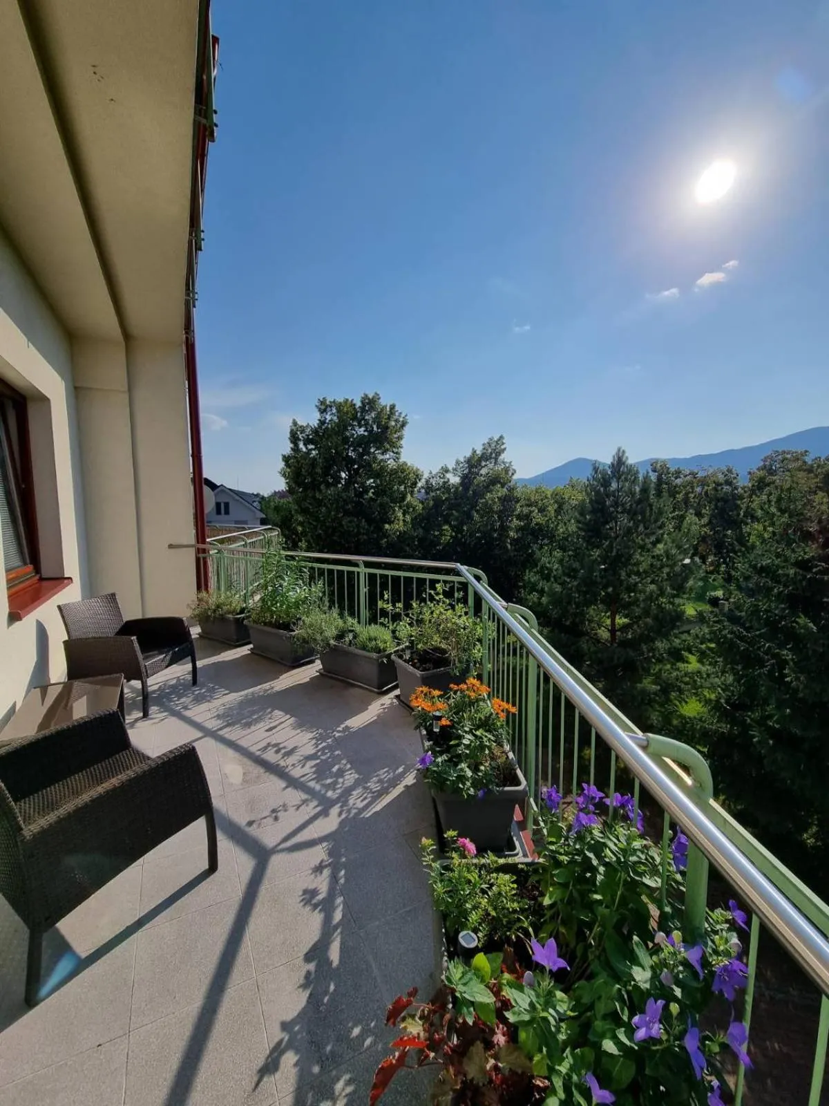 Balcony/Terrace in Central business apartment - FREE PARKING