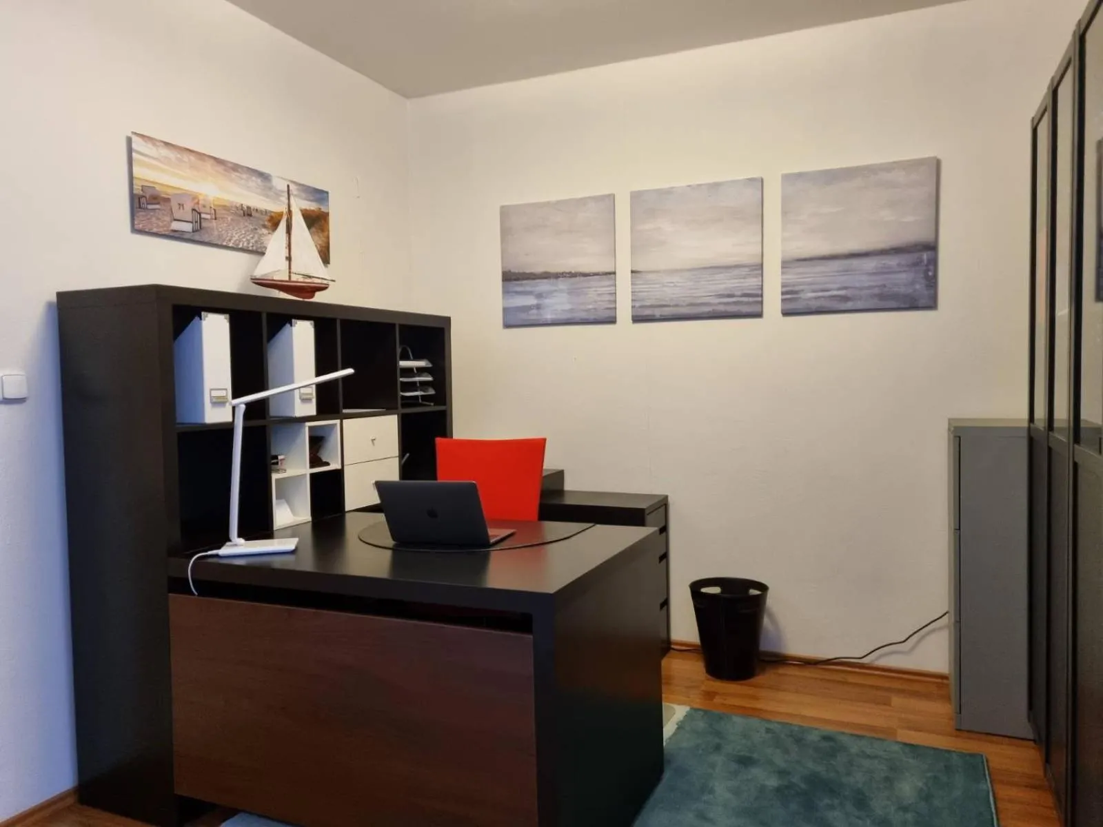 hair dresser in Central business apartment - FREE PARKING