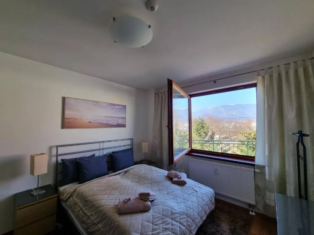 Bedroom, Bed in Central business apartment - FREE PARKING