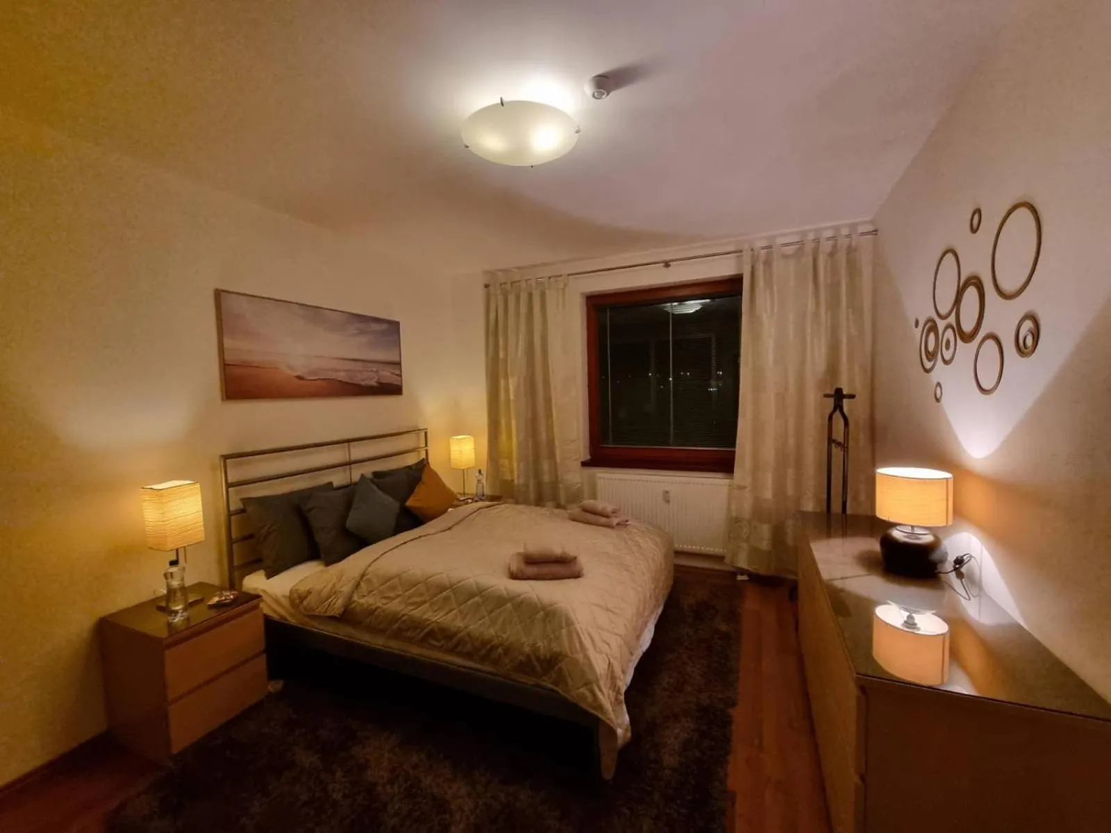 Bedroom, Bed in Central business apartment - FREE PARKING