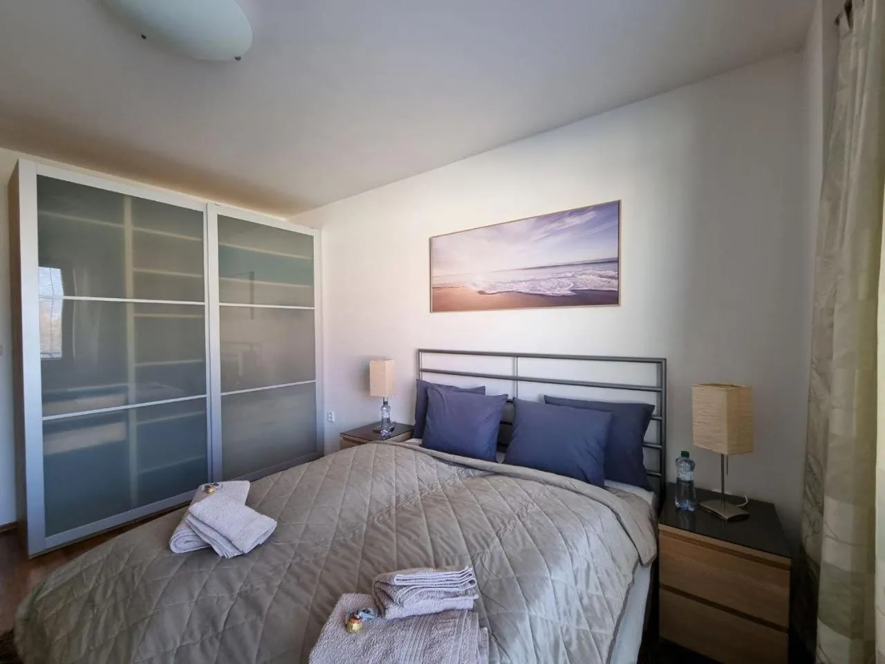 Bedroom, Bed in Central business apartment - FREE PARKING