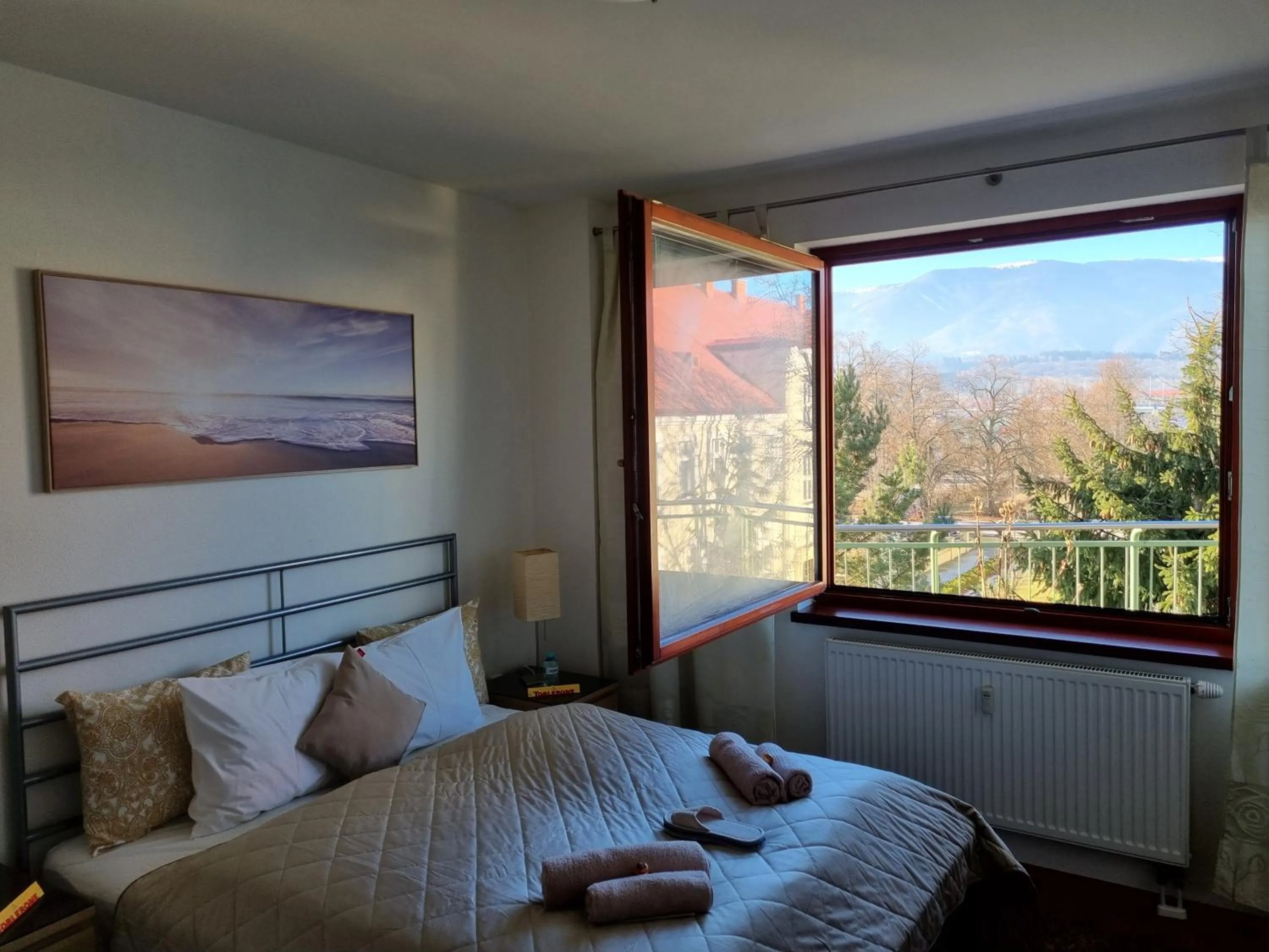 Photo of the whole room, Bed in Central business apartment - FREE PARKING