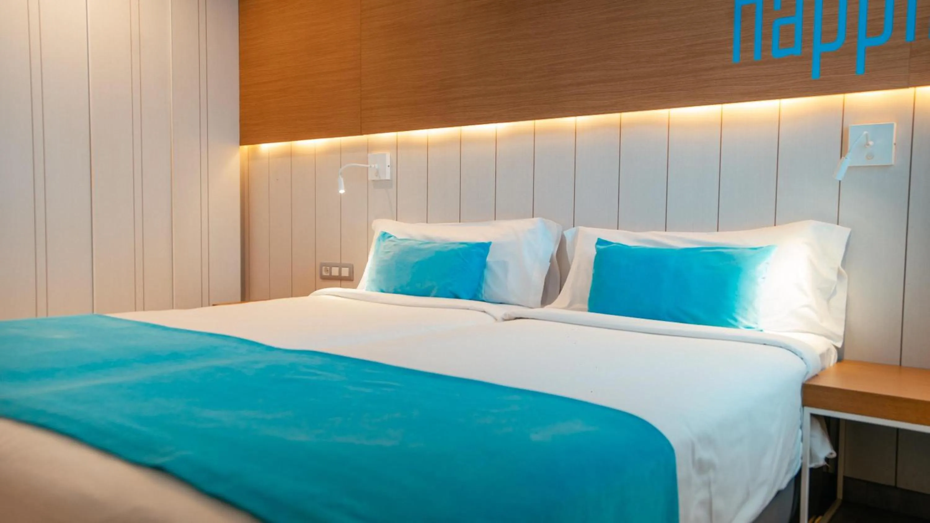 Photo of the whole room, Bed in Labranda Bahía de Lobos