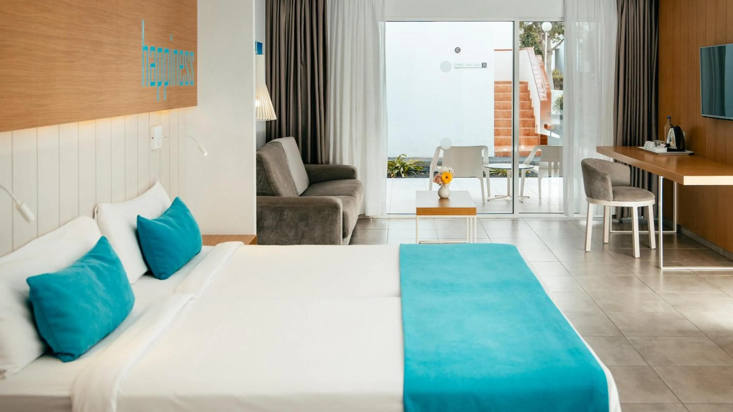 Photo of the whole room, Bed in Labranda Bahía de Lobos