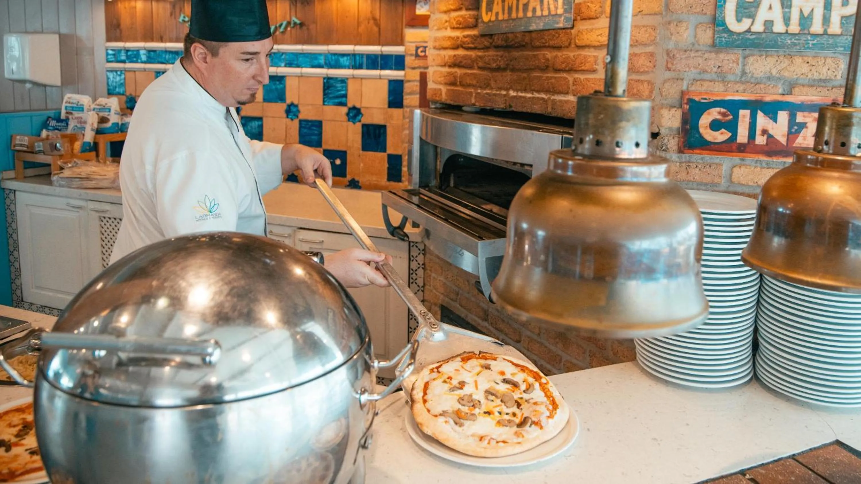 Restaurant/places to eat in Labranda Bahía de Lobos