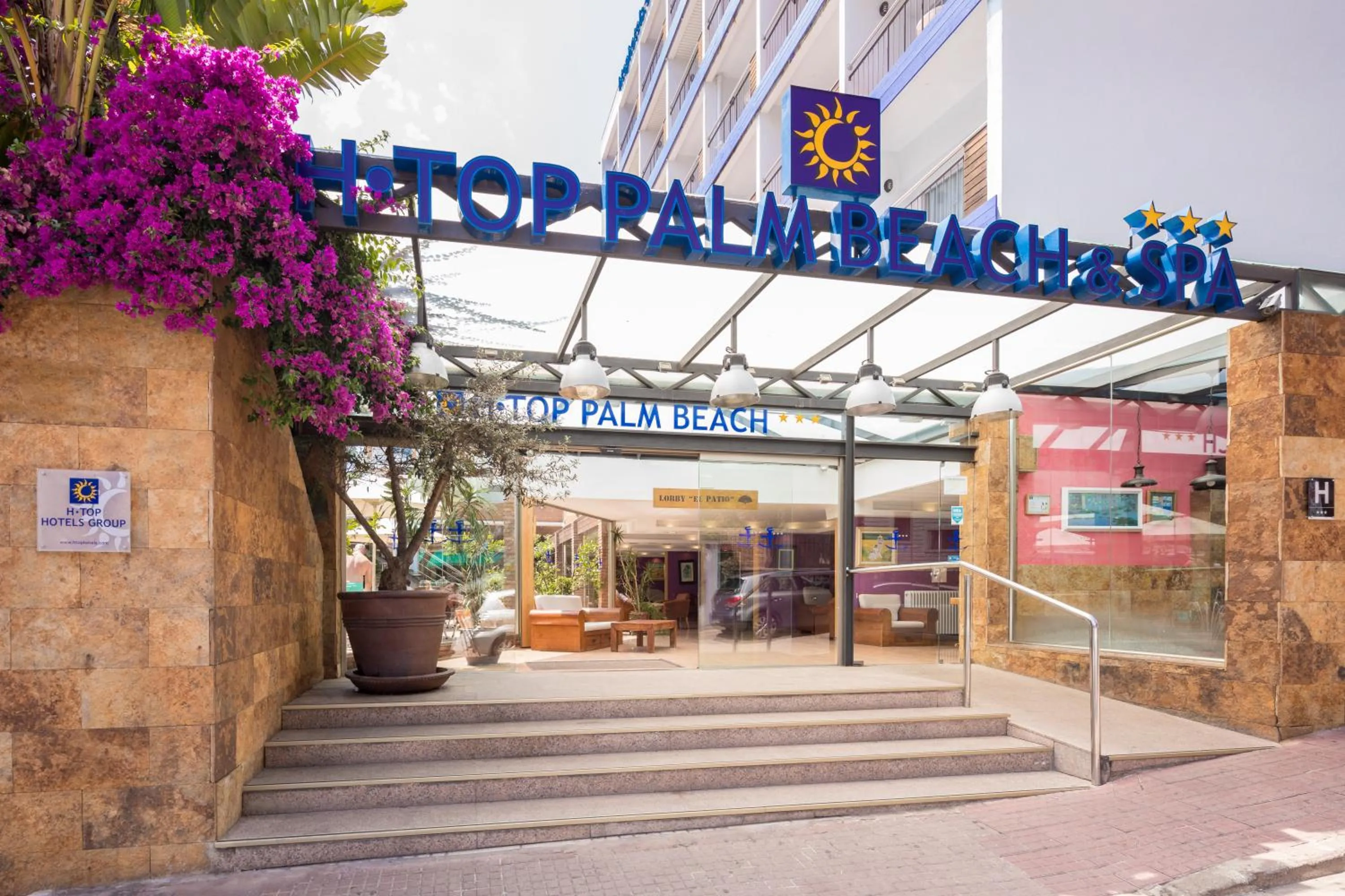 Facade/entrance in htop Palm Beach & SPA #htopEnjoy