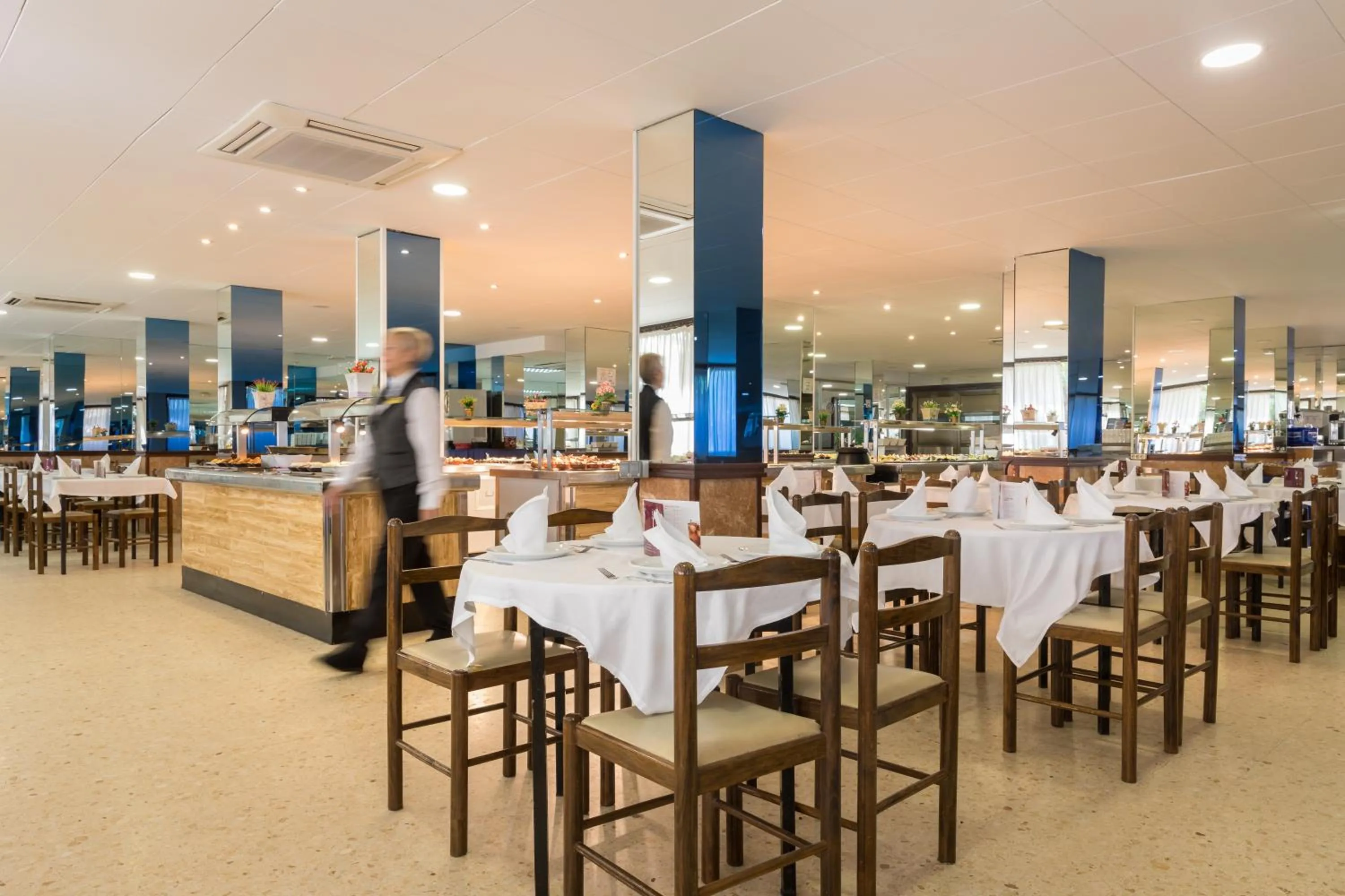 Restaurant/places to eat in htop Palm Beach & SPA #htopEnjoy