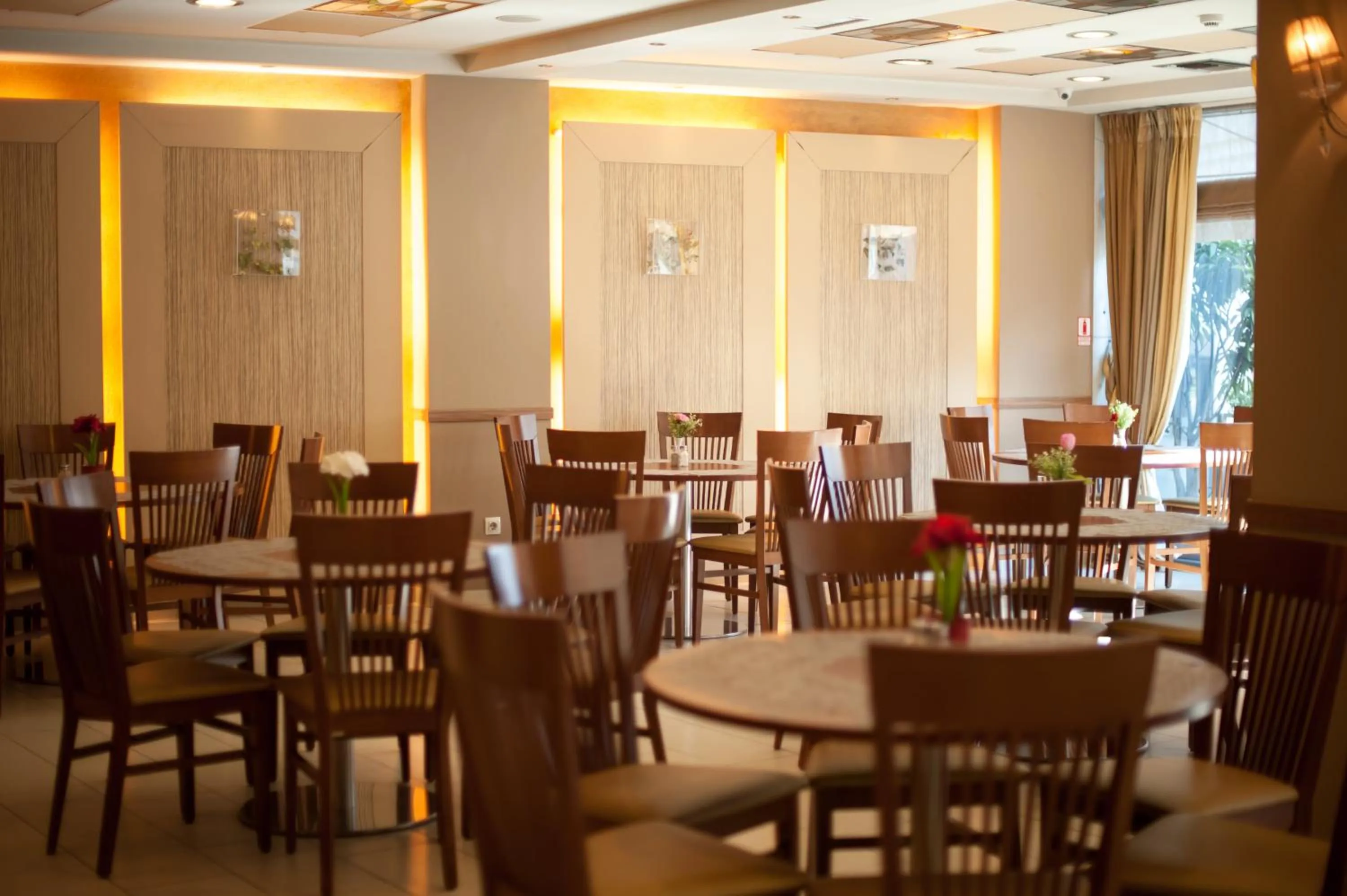 Restaurant/places to eat in Crystal City Hotel