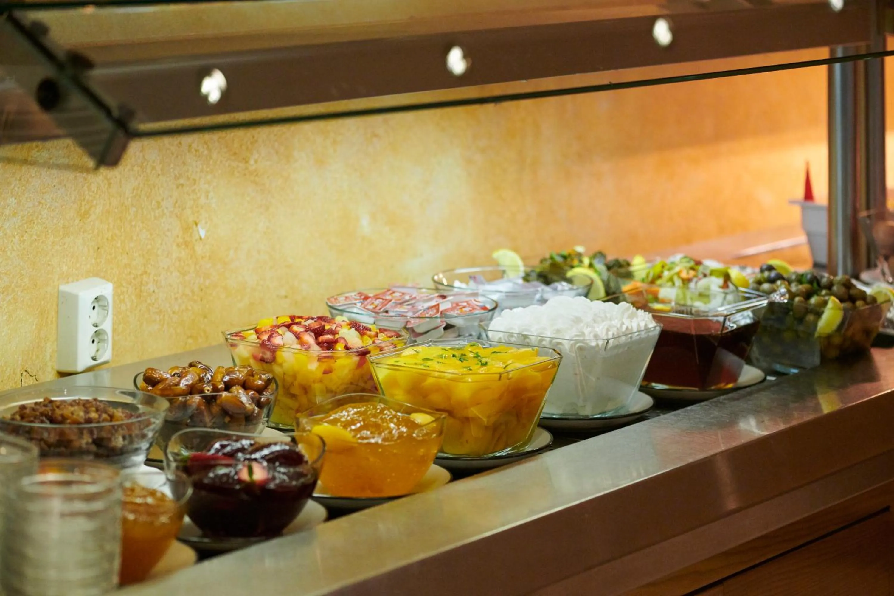 Restaurant/places to eat in Crystal City Hotel