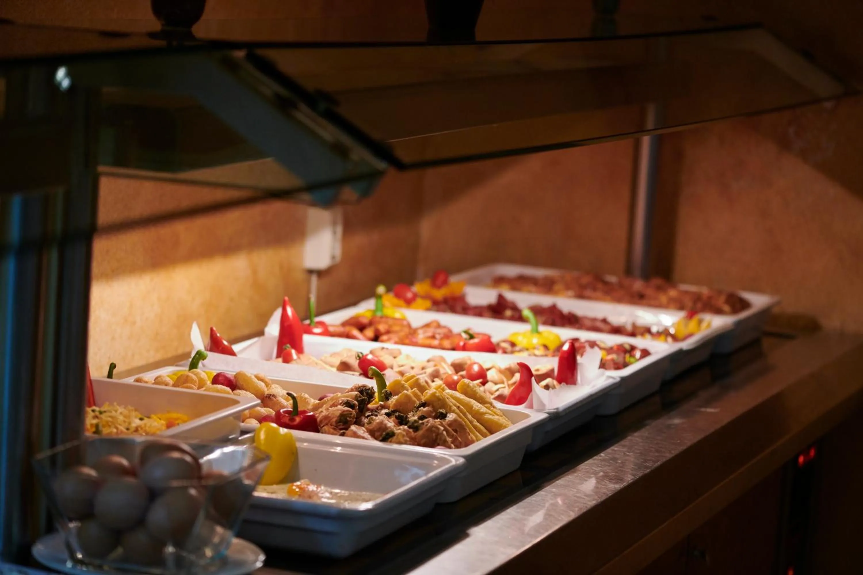 Restaurant/places to eat in Crystal City Hotel