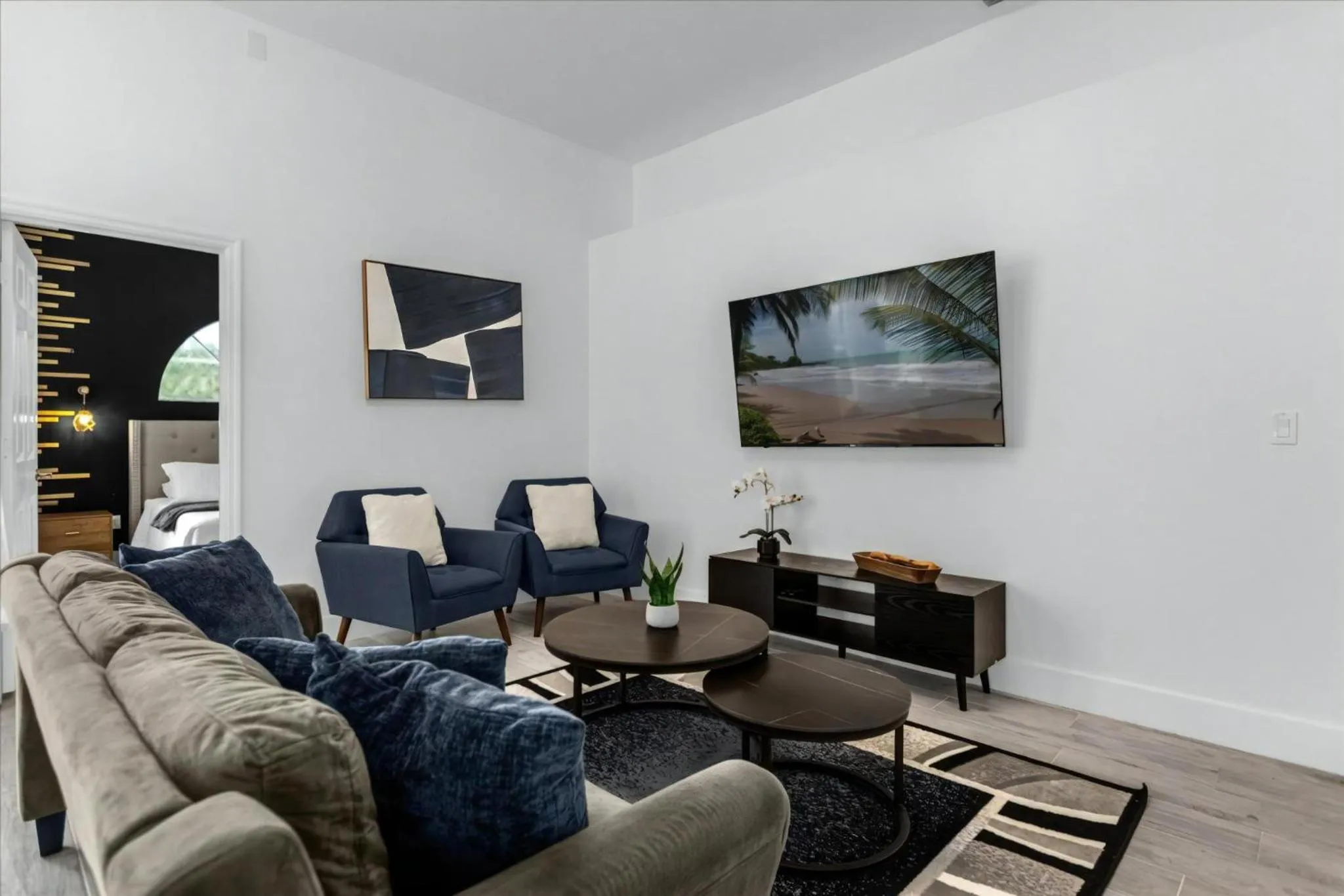 Property building in 3 Bedrooms 2 Bathrooms Lindfields 3026 Bc