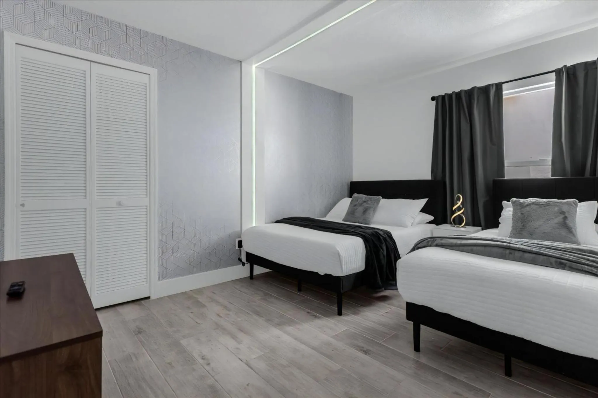 Property building, Bed in 3 Bedrooms 2 Bathrooms Lindfields 3026 Bc