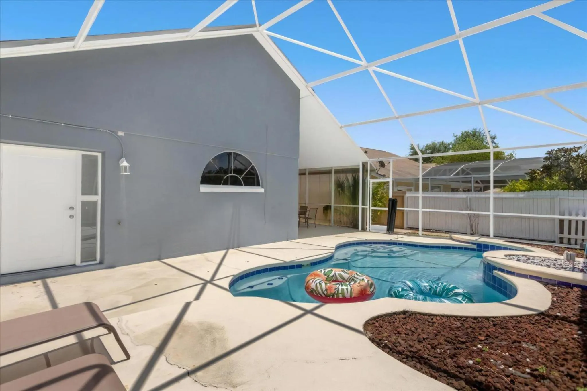 Property building in 3 Bedrooms 2 Bathrooms Lindfields 3026 Bc