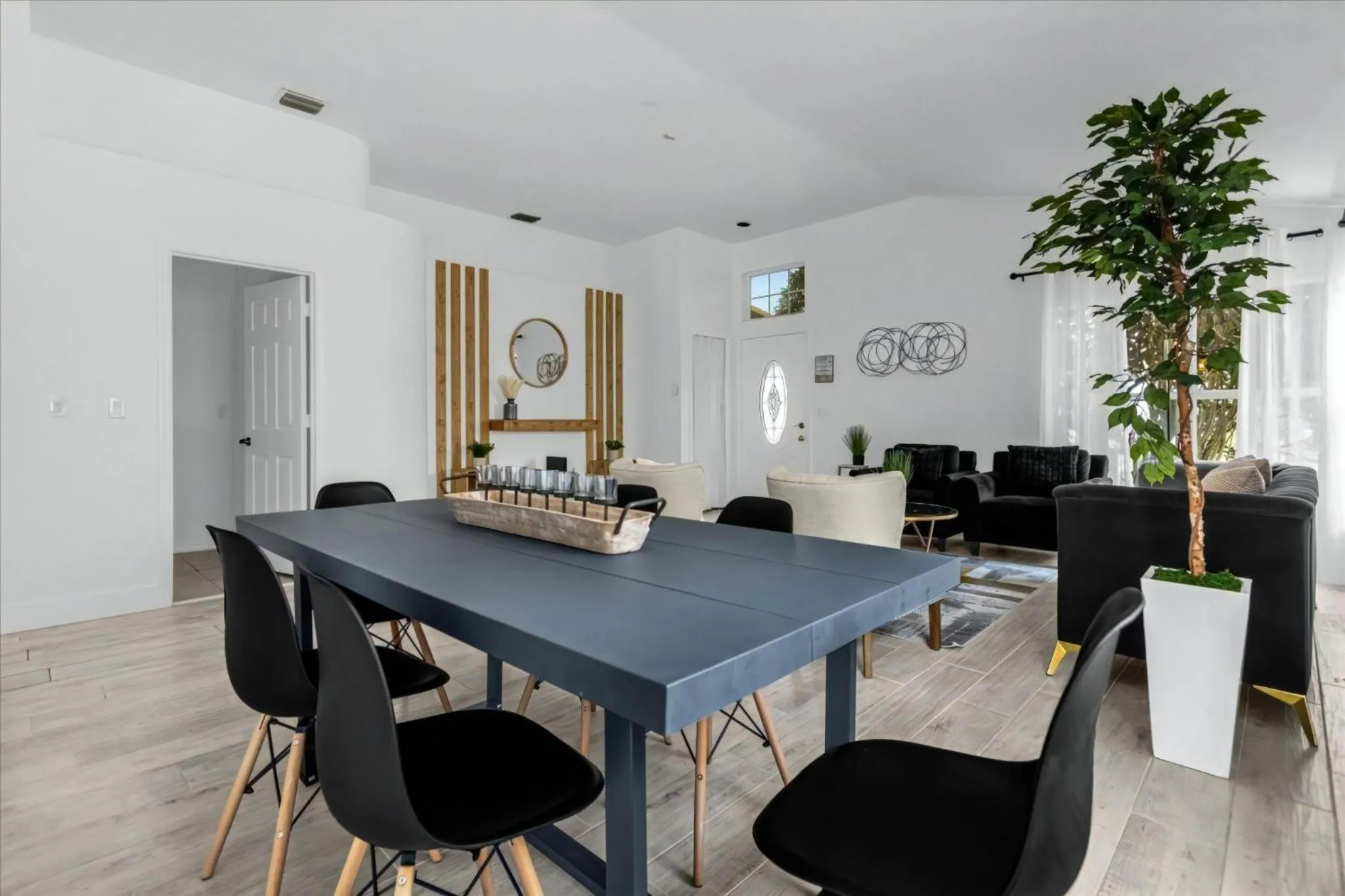 Property building in 3 Bedrooms 2 Bathrooms Lindfields 3026 Bc