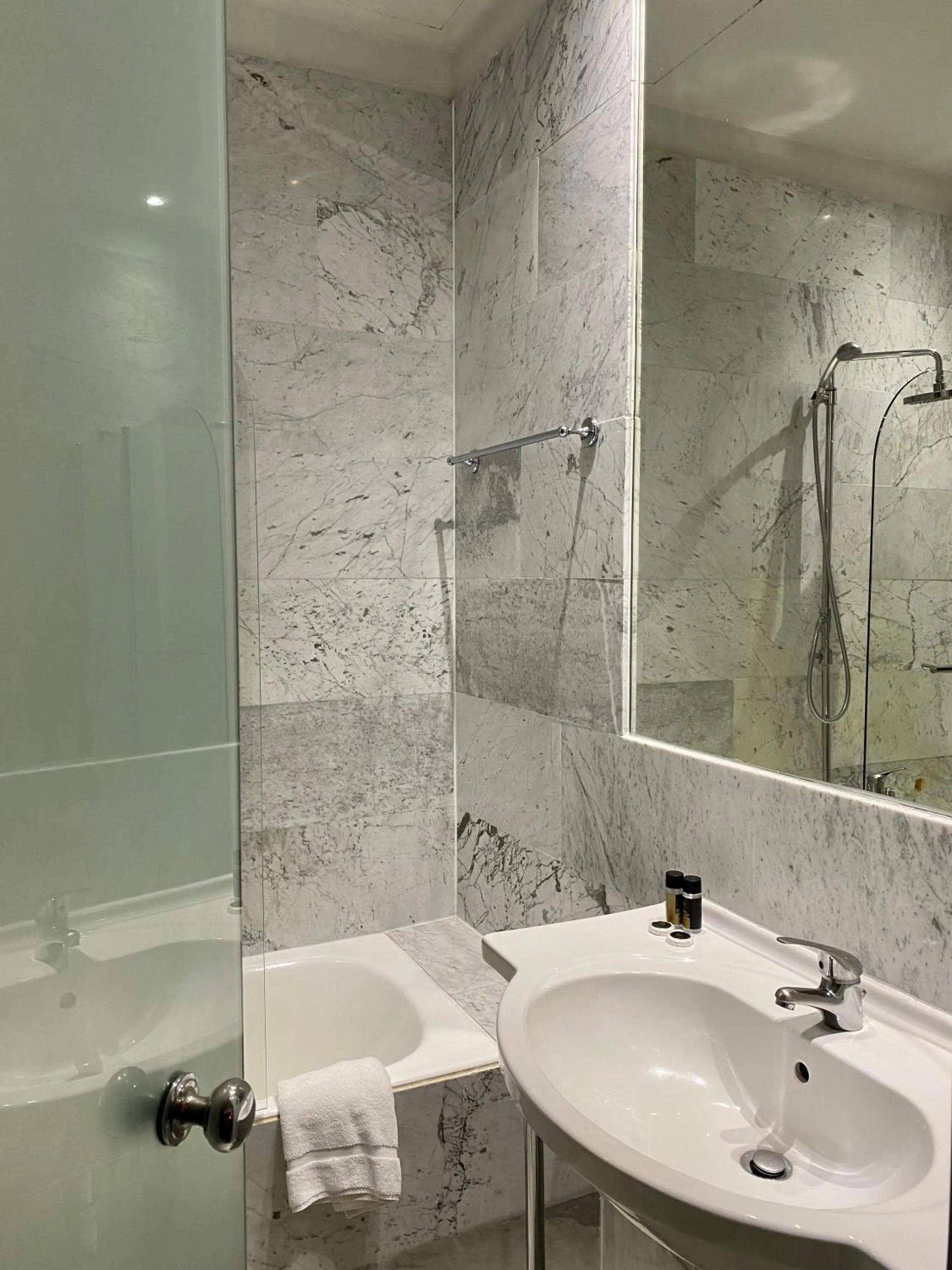 Shower in Art Hotel Athens