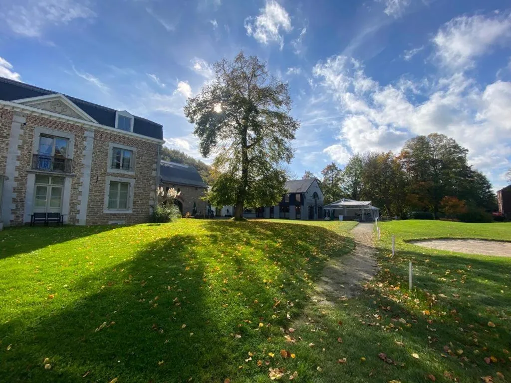 La chambre et le studio du château du golf de Bernalmont
