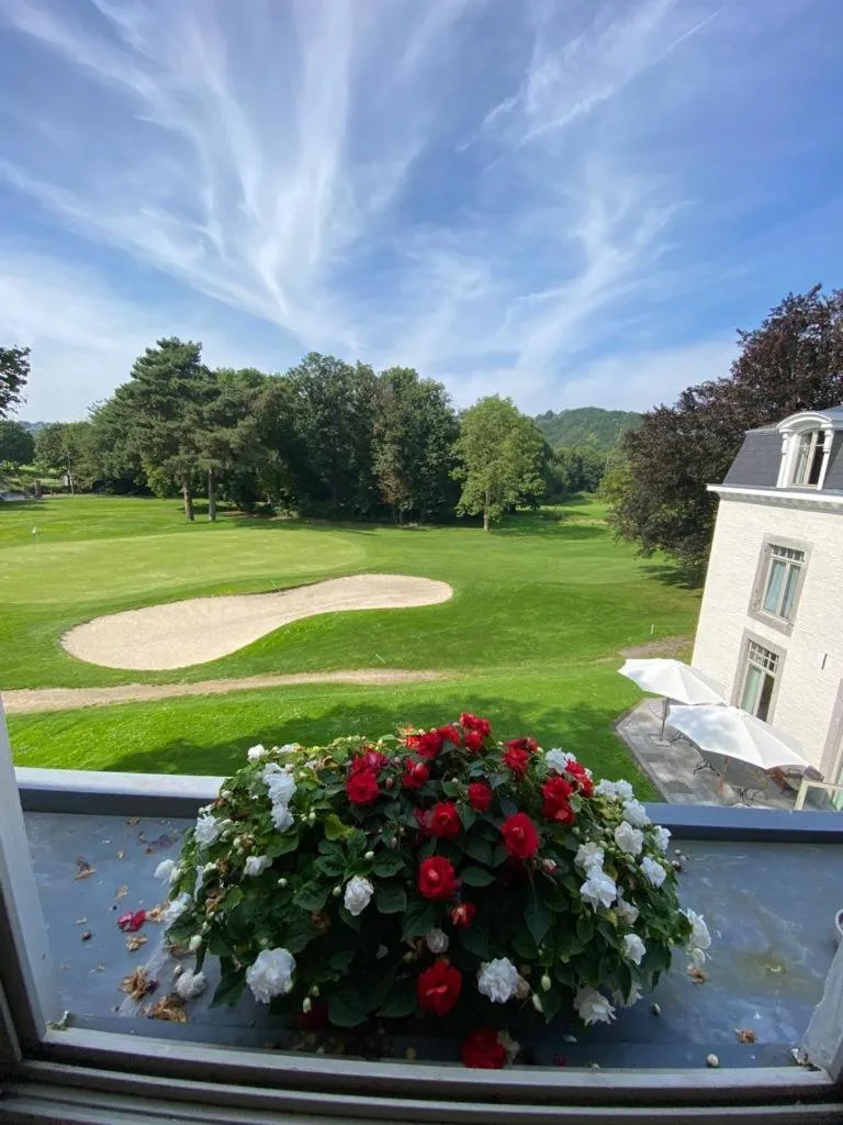 La chambre et le studio du château du golf de Bernalmont