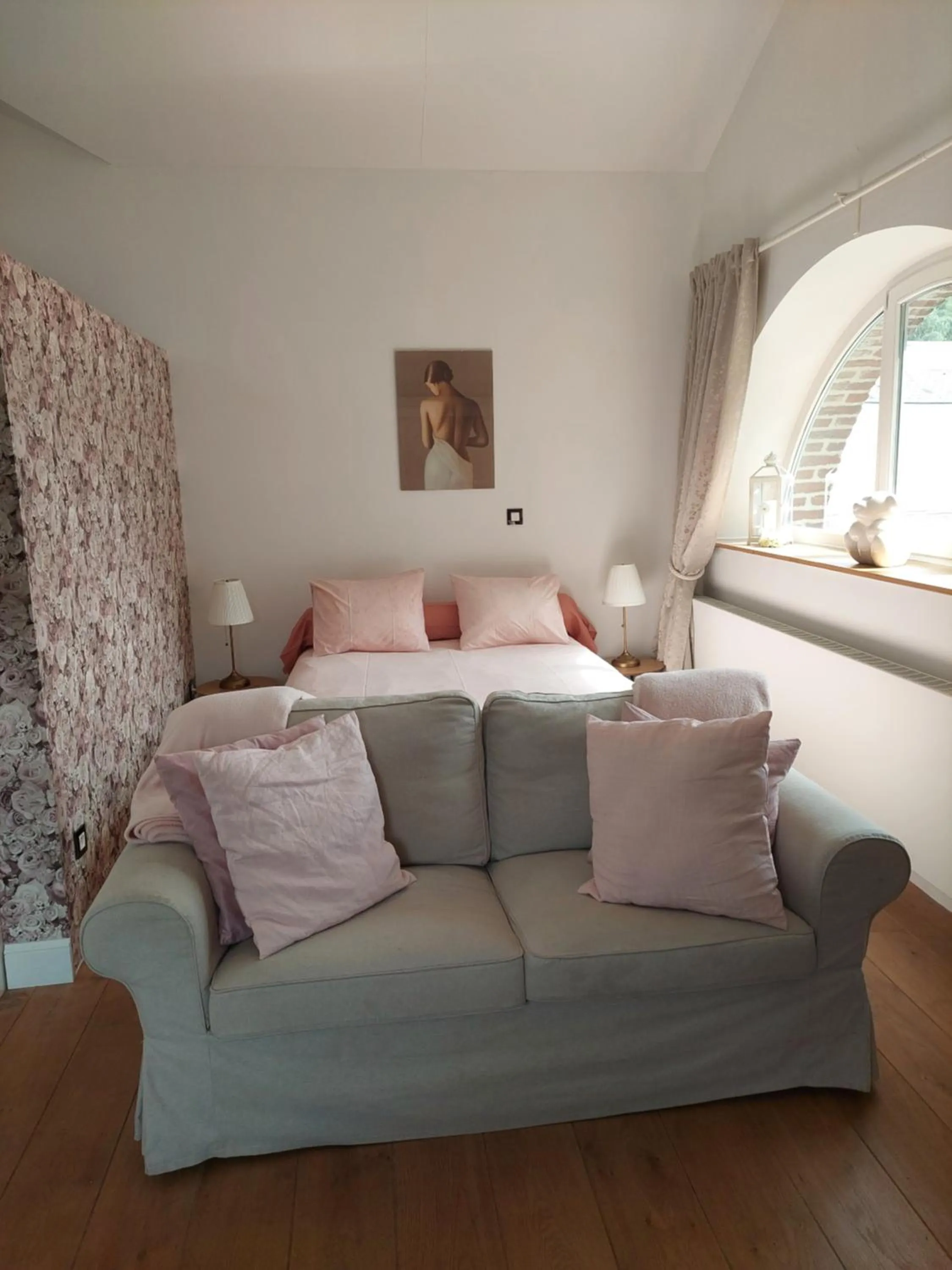 Bed in La chambre et le studio du château du golf de Bernalmont