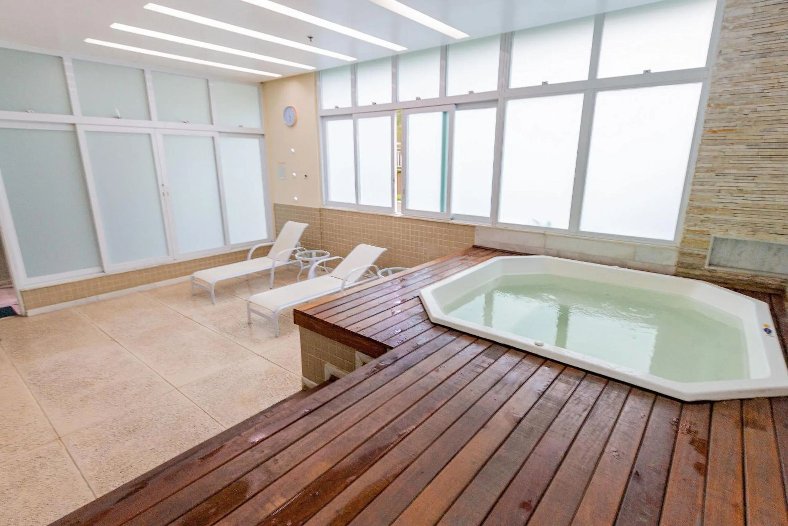 Hot Tub in Confortável apto 2Qtos c/ Varanda e Vista Mar