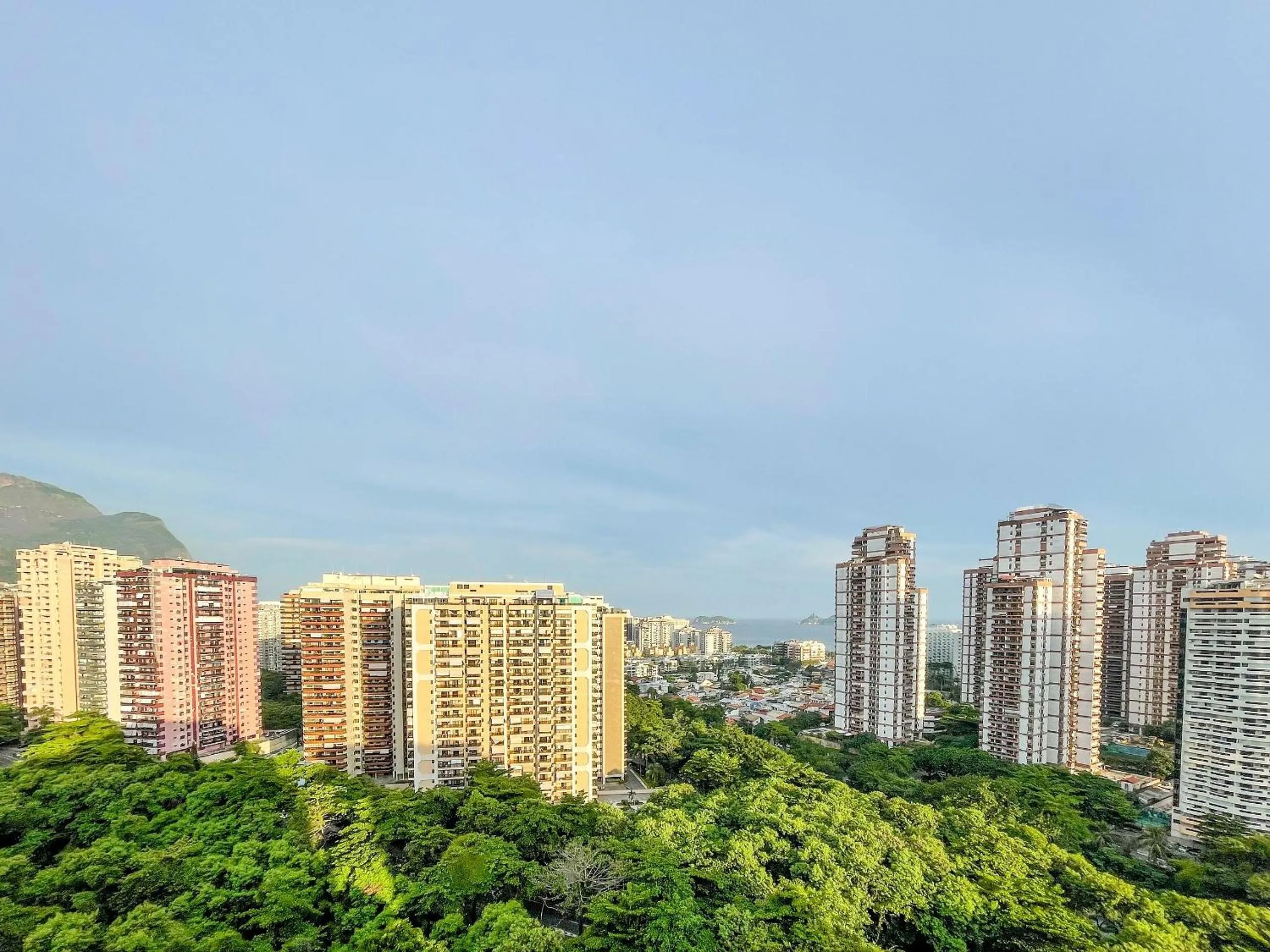 City view in Confortável apto 2Qtos c/ Varanda e Vista Mar