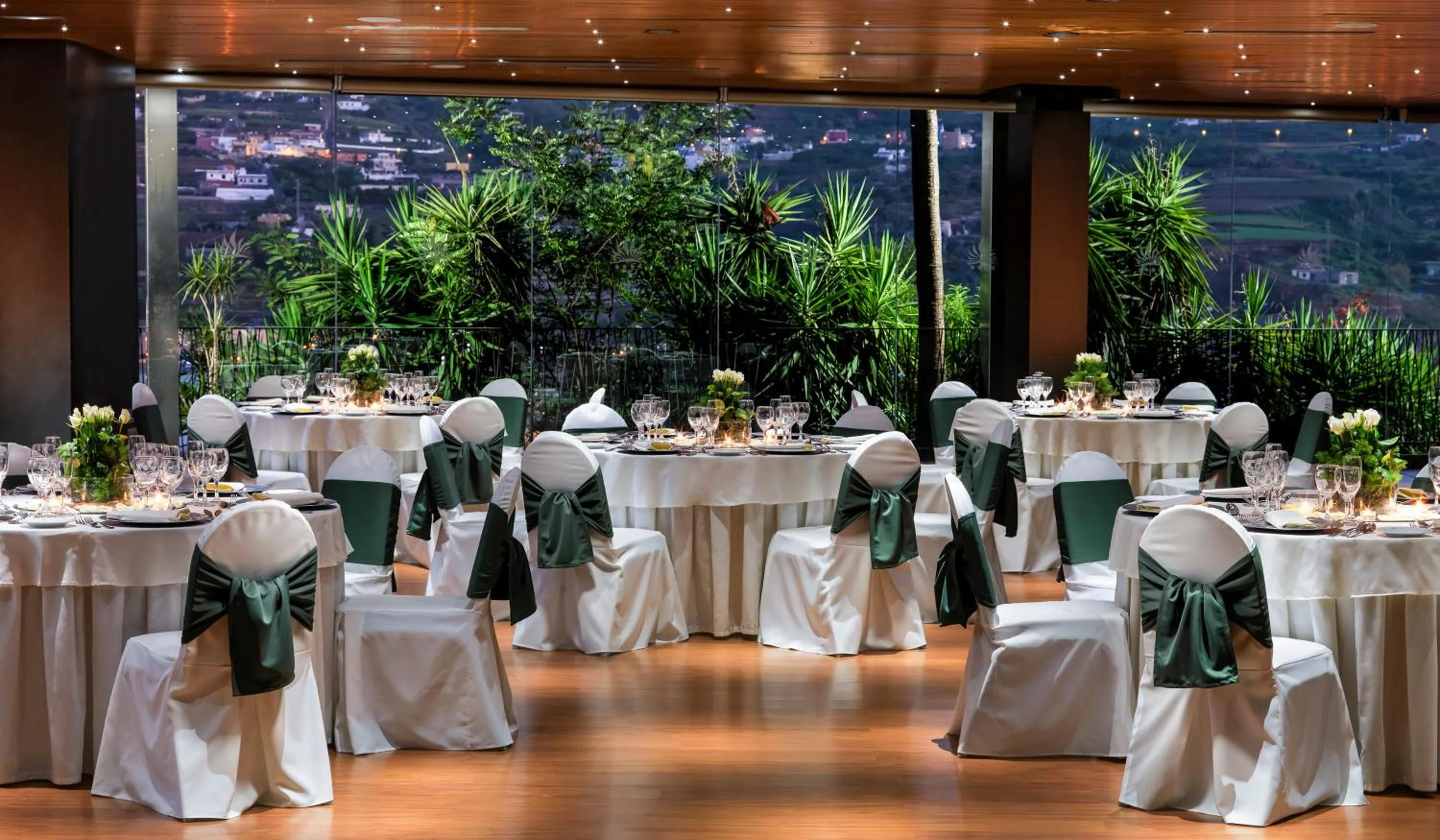 Restaurant/places to eat in Hotel Las Águilas Tenerife, Affiliated by Meliá