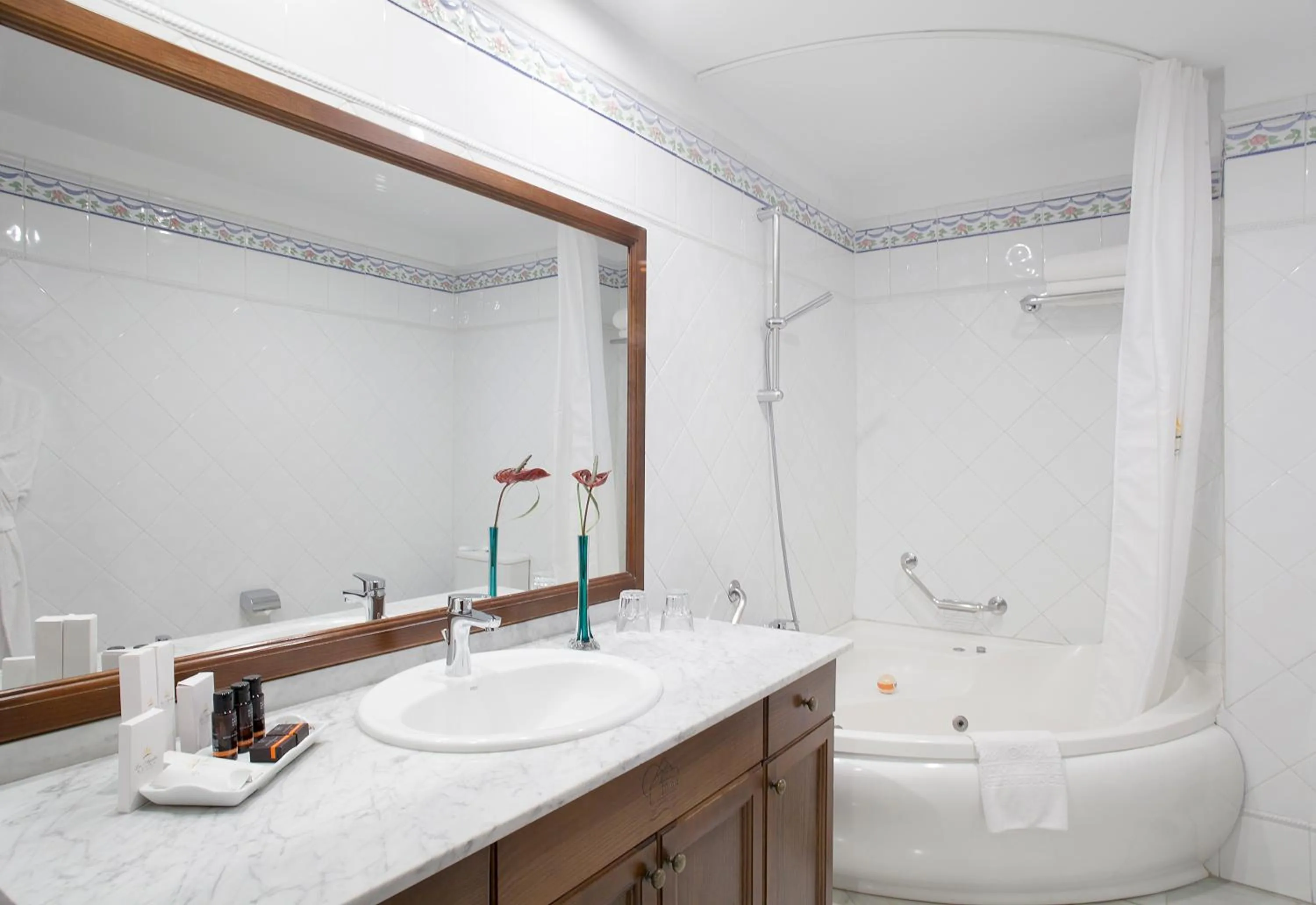 Shower in Hotel Las Águilas Tenerife, Affiliated by Meliá