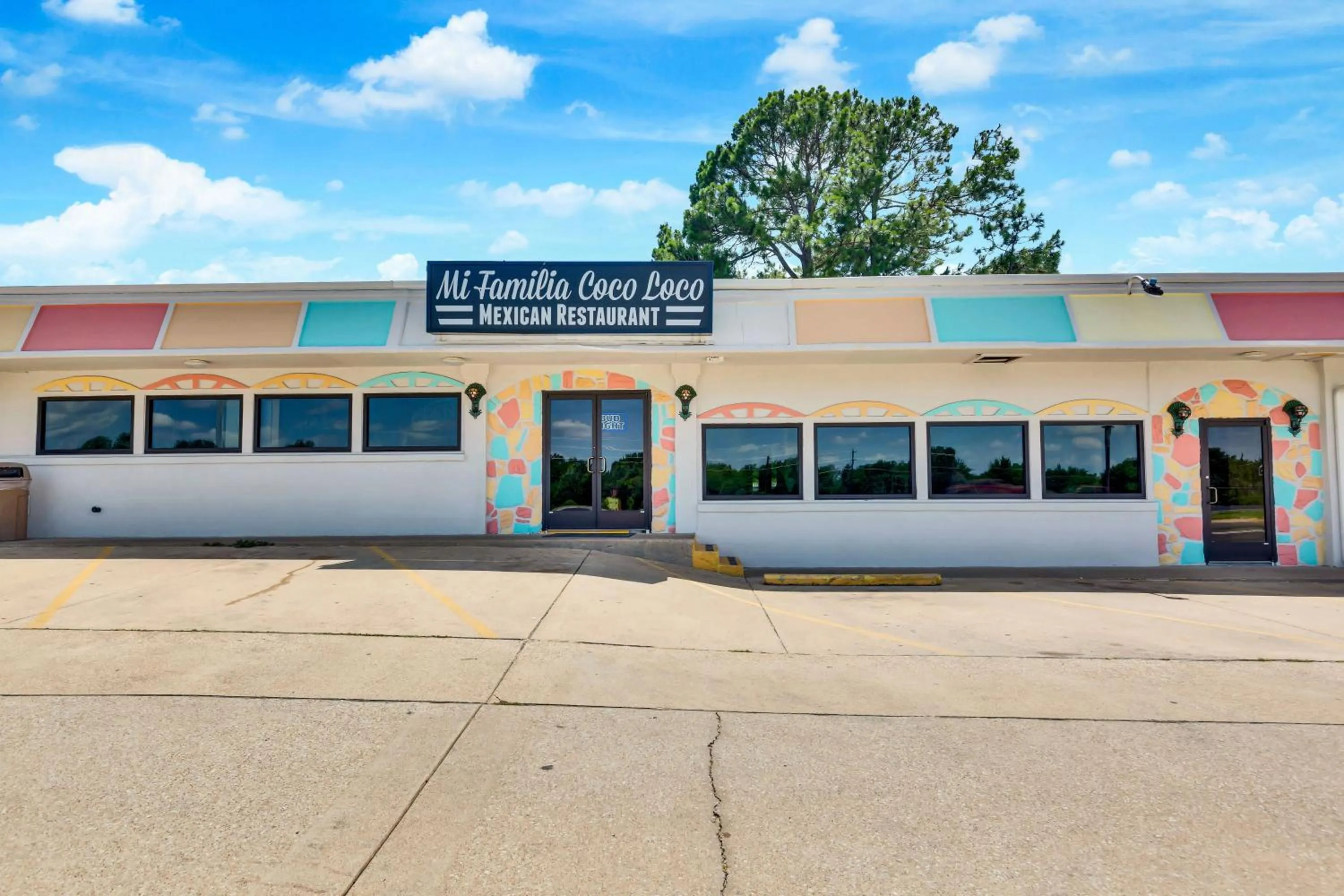 Restaurant/places to eat in Hotel McCoy - Art, Libations, Pool Society