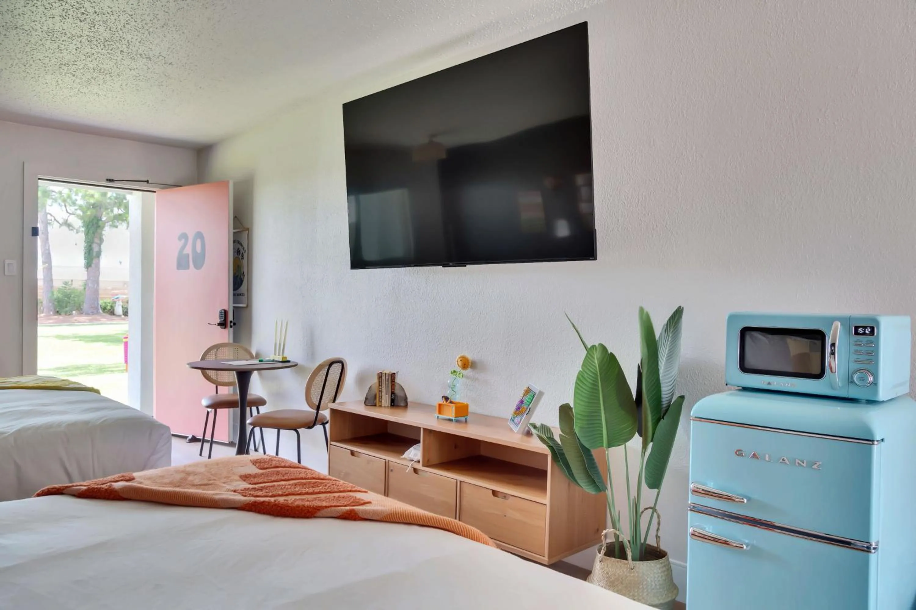 Bed in Hotel McCoy - Art, Libations, Pool Society