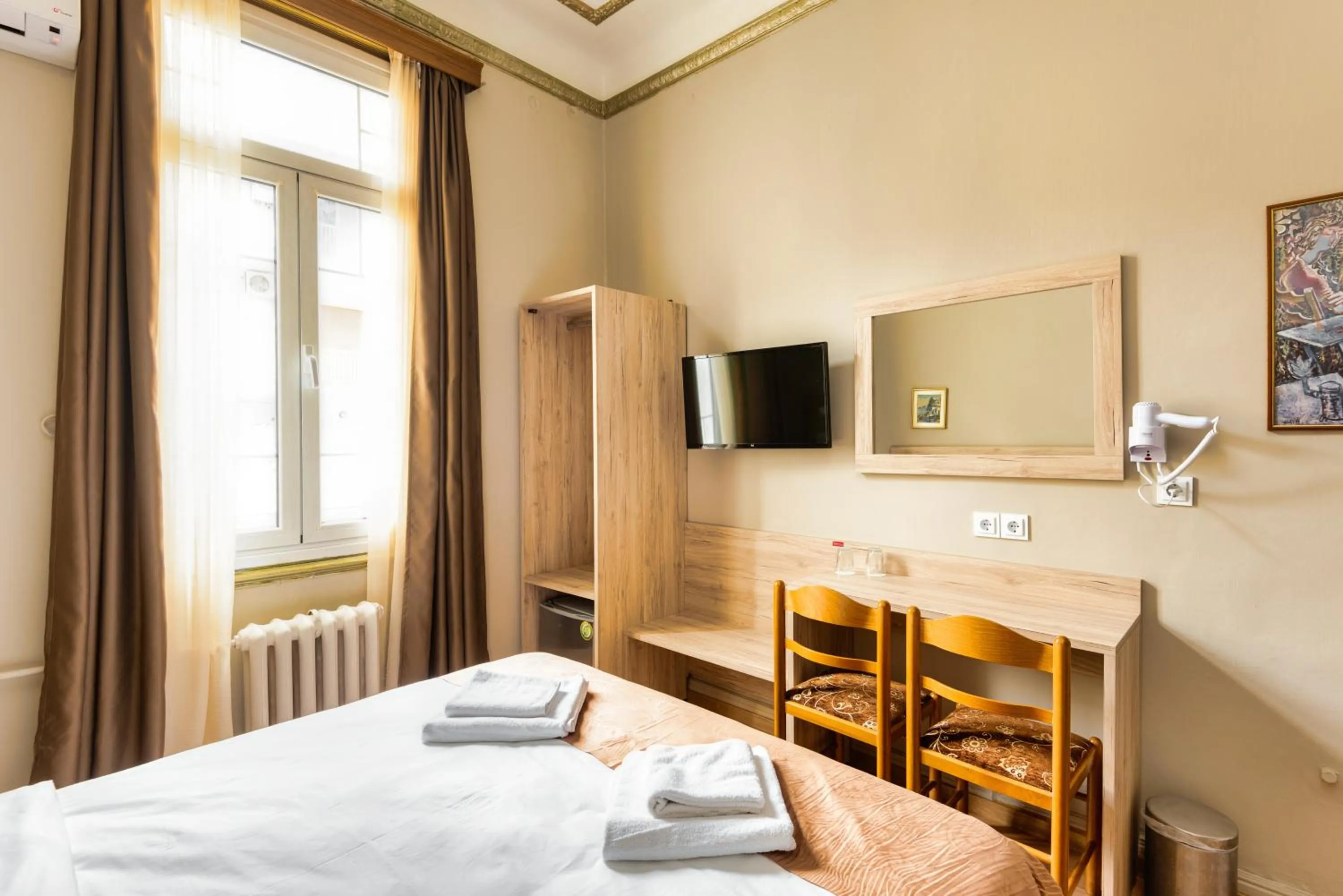 Bed in Nea Metropolis