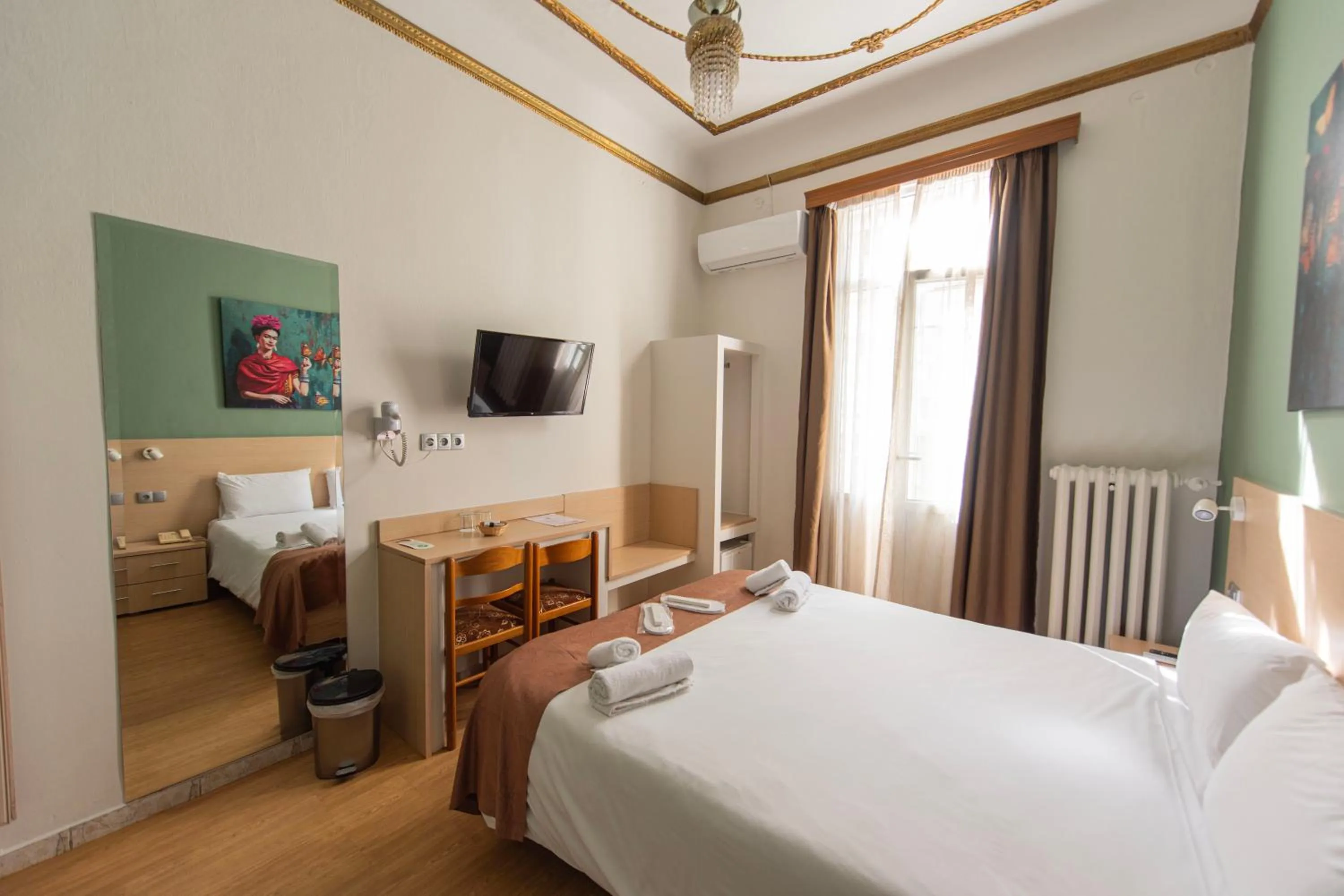 Bed in Nea Metropolis