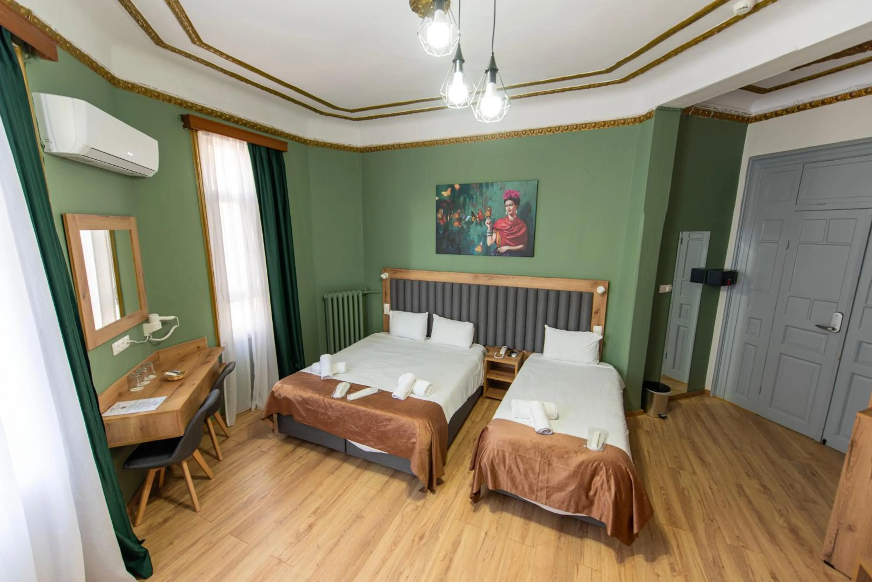 Bed in Nea Metropolis