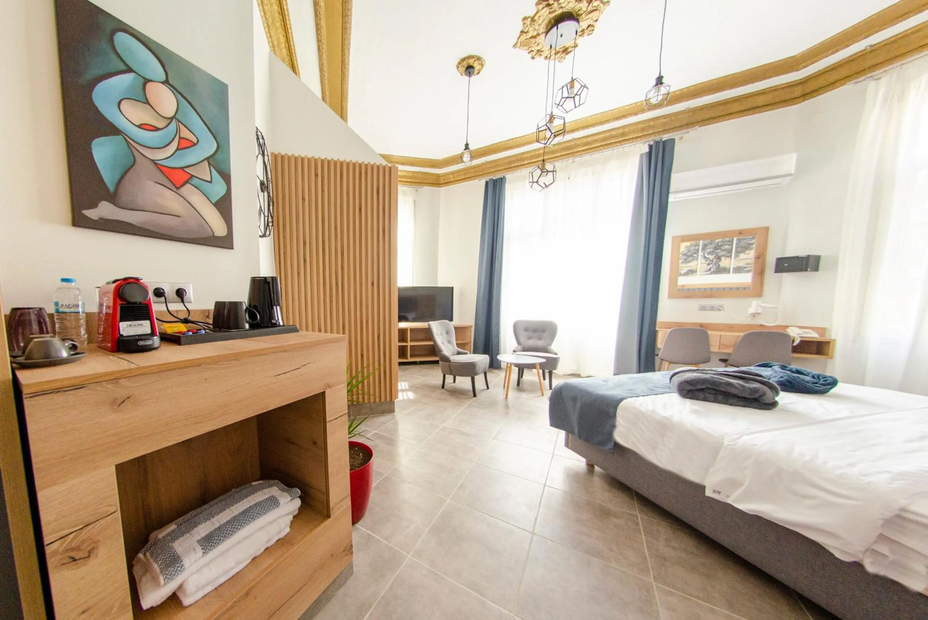 TV and multimedia, Bed in Nea Metropolis