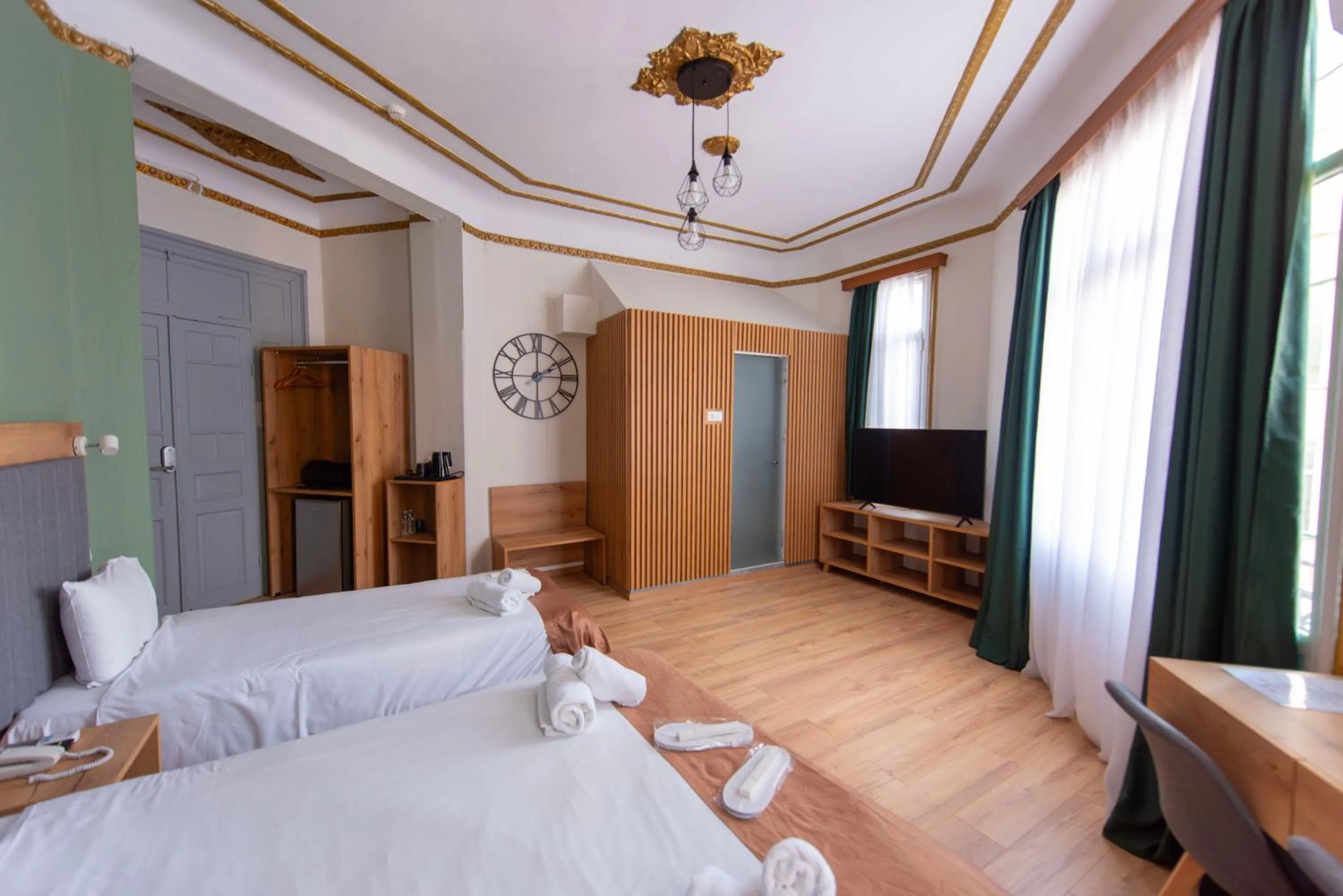 TV and multimedia, Bed in Nea Metropolis