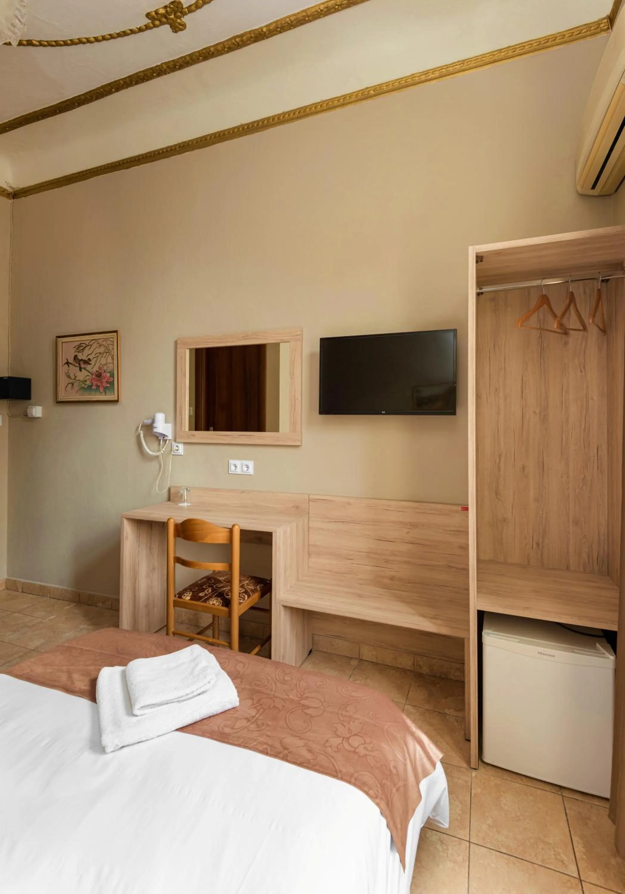 Bed in Nea Metropolis