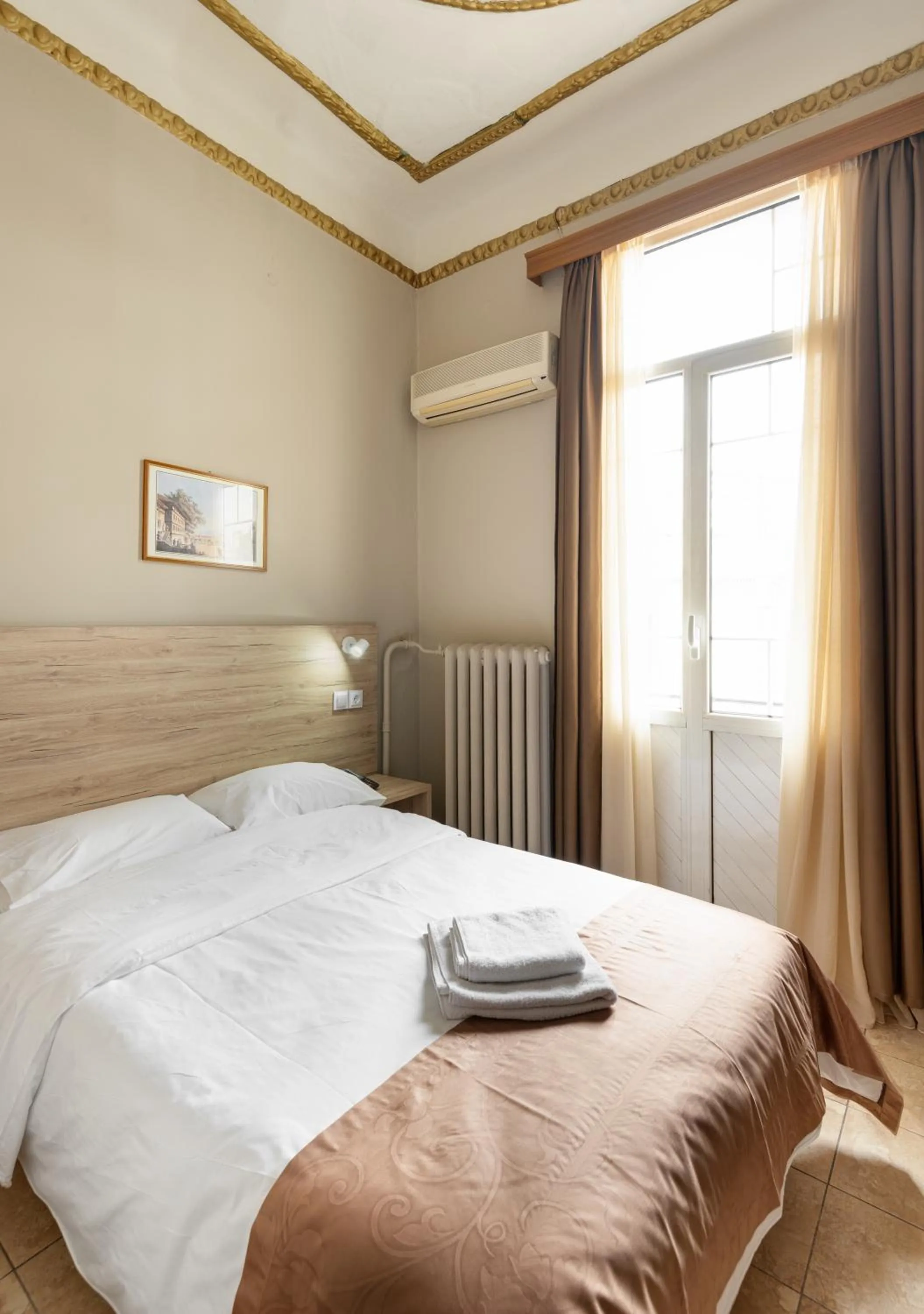 Bed in Nea Metropolis