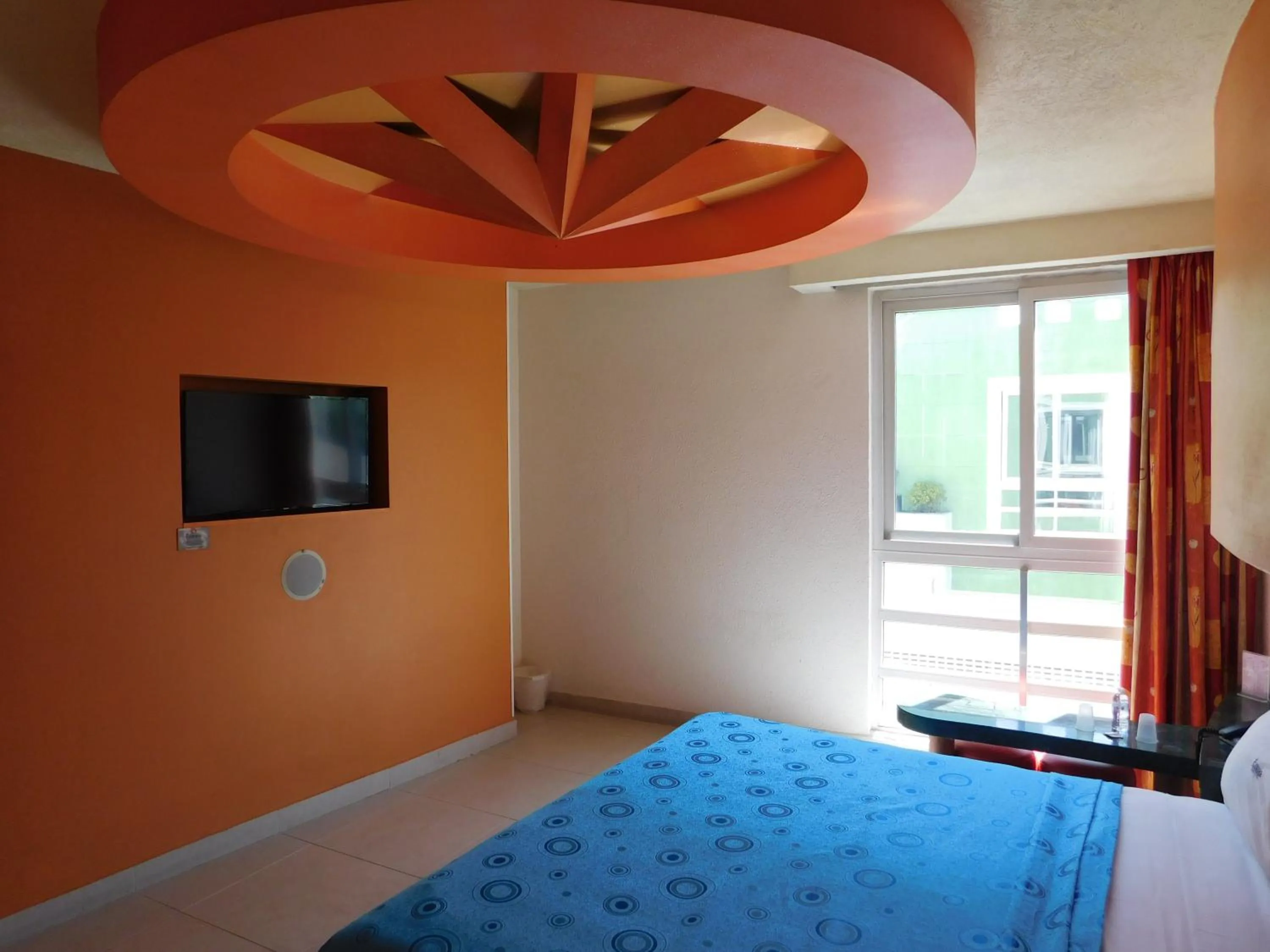 Photo of the whole room in Hotel Extasis