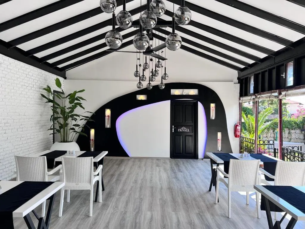 Dining area in Carrington Suites