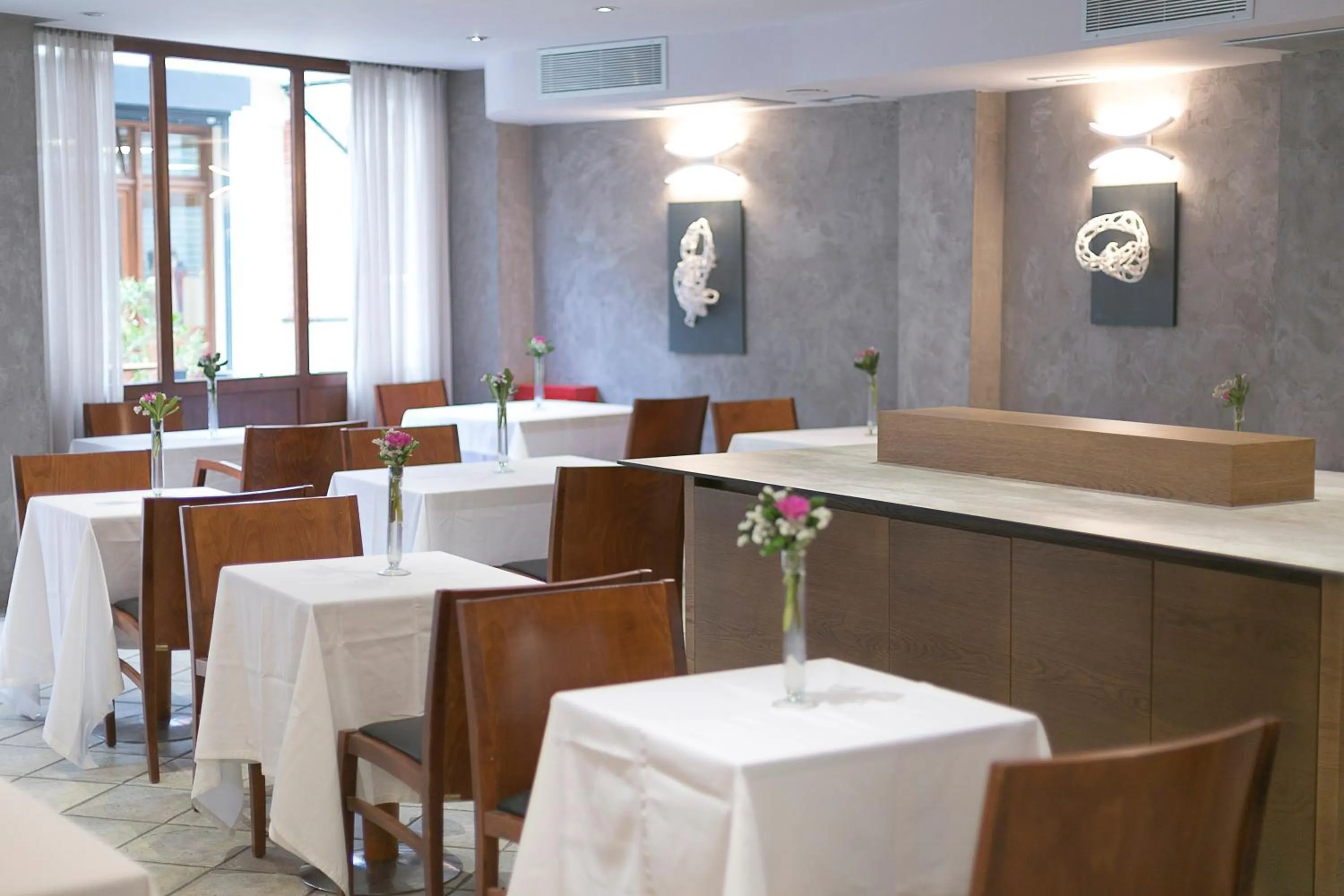 Buffet breakfast in Plaza Hotel, Philian Hotels and Resorts