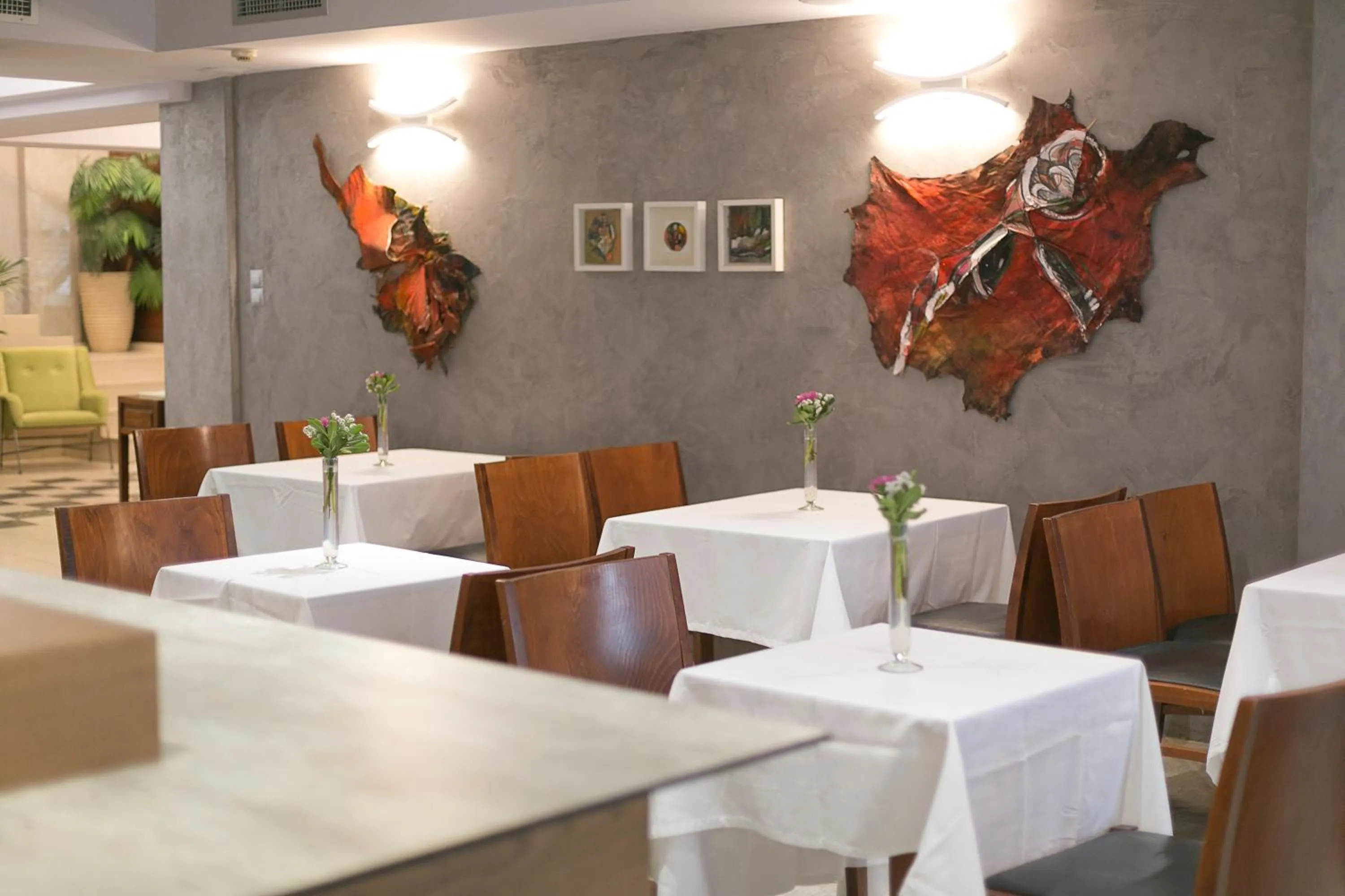 Restaurant/places to eat in Plaza Hotel, Philian Hotels and Resorts