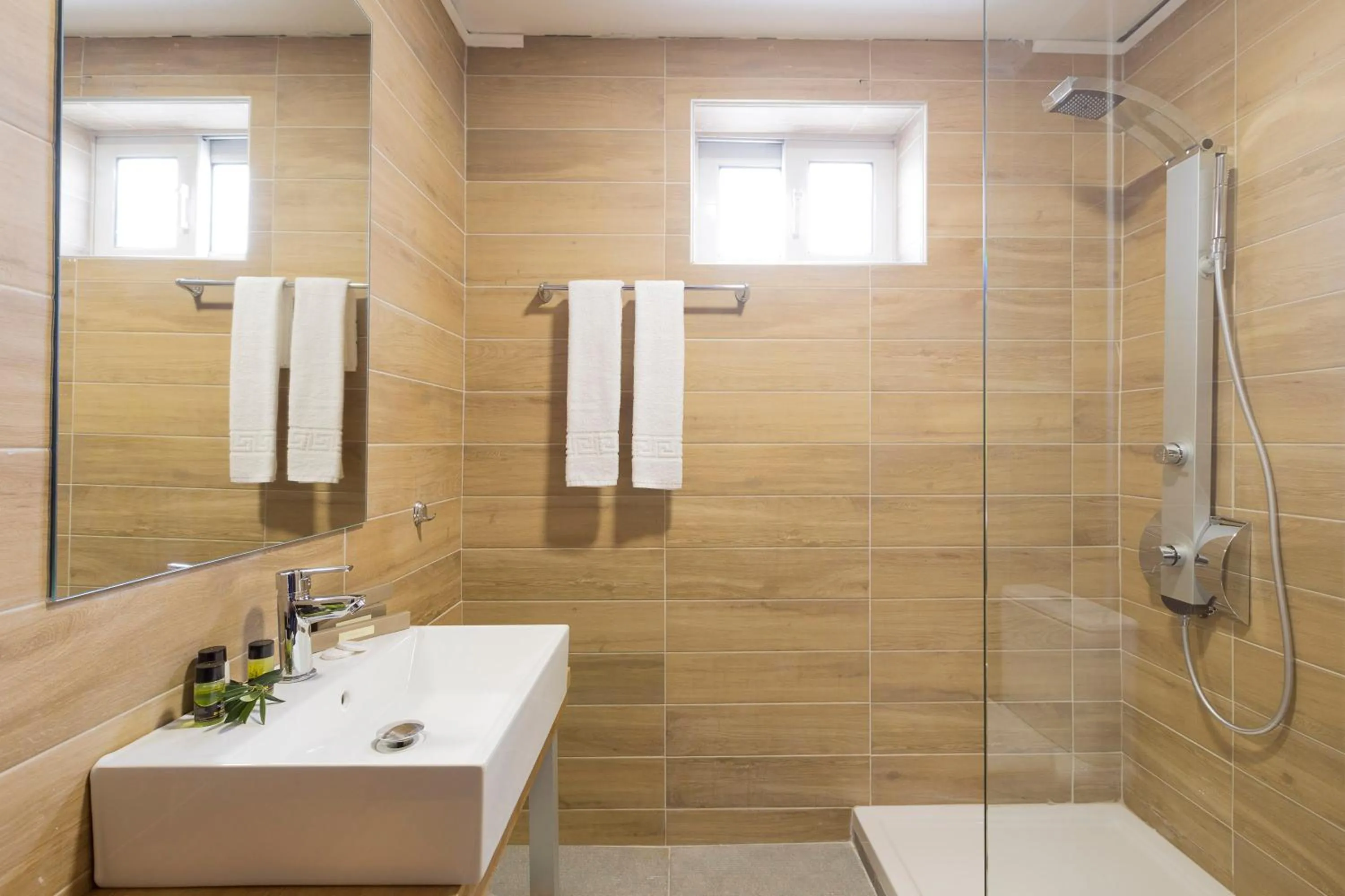 Bathroom in Plaza Hotel, Philian Hotels and Resorts